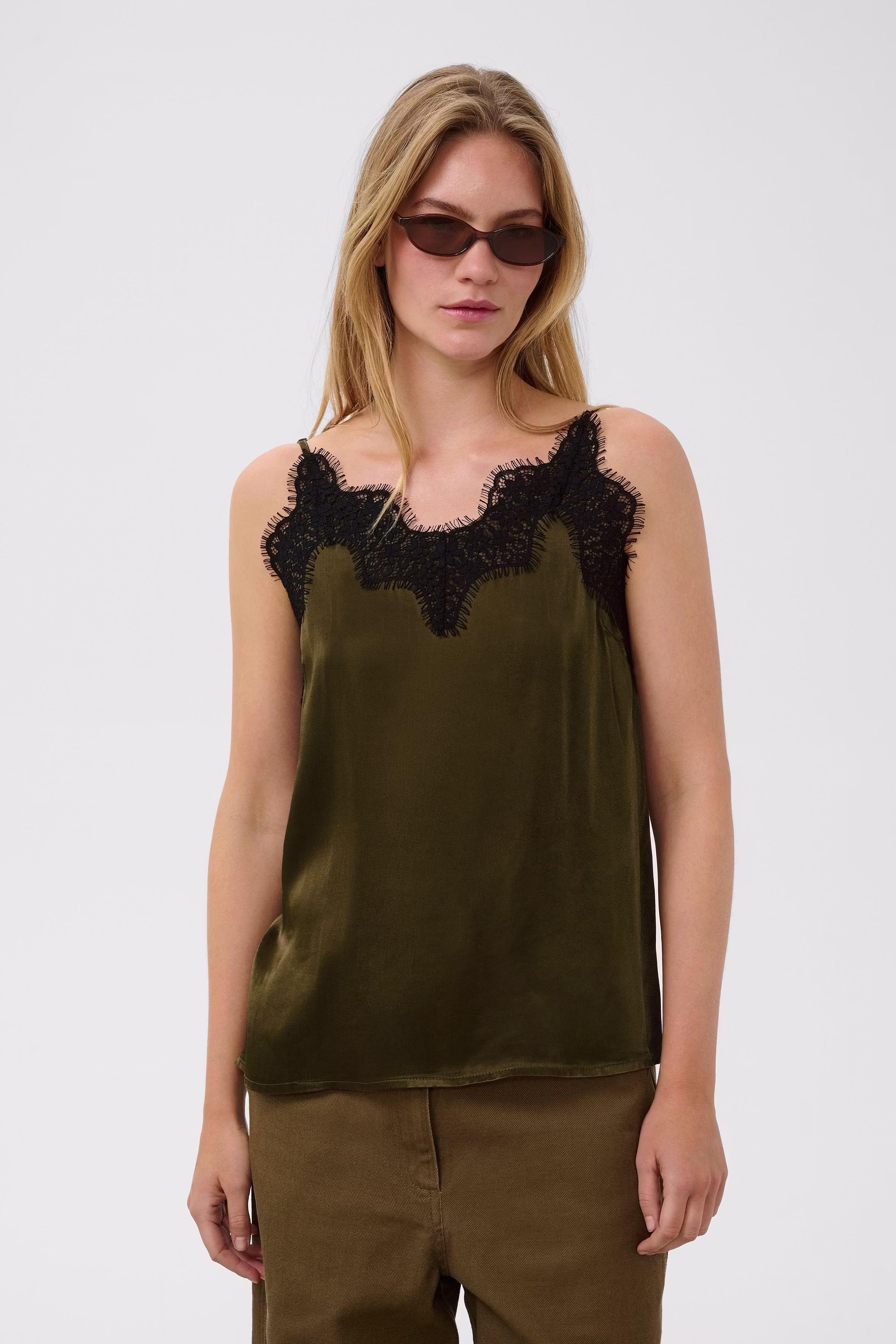 SLIrini Top LOOKBOOK FRONT 30409378-190618