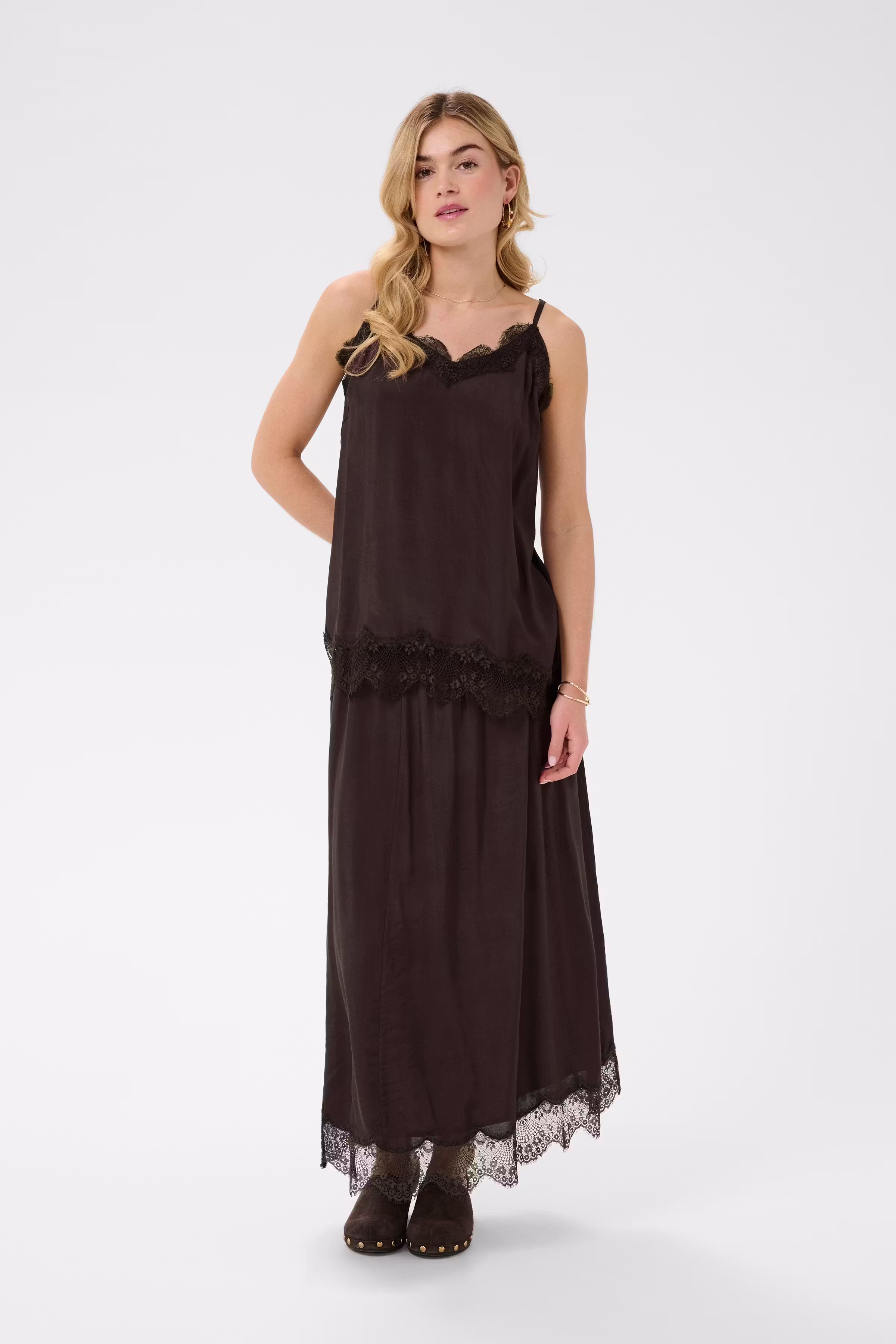 CRTriniti Skirt LOOKBOOK FRONT 10615374-191016