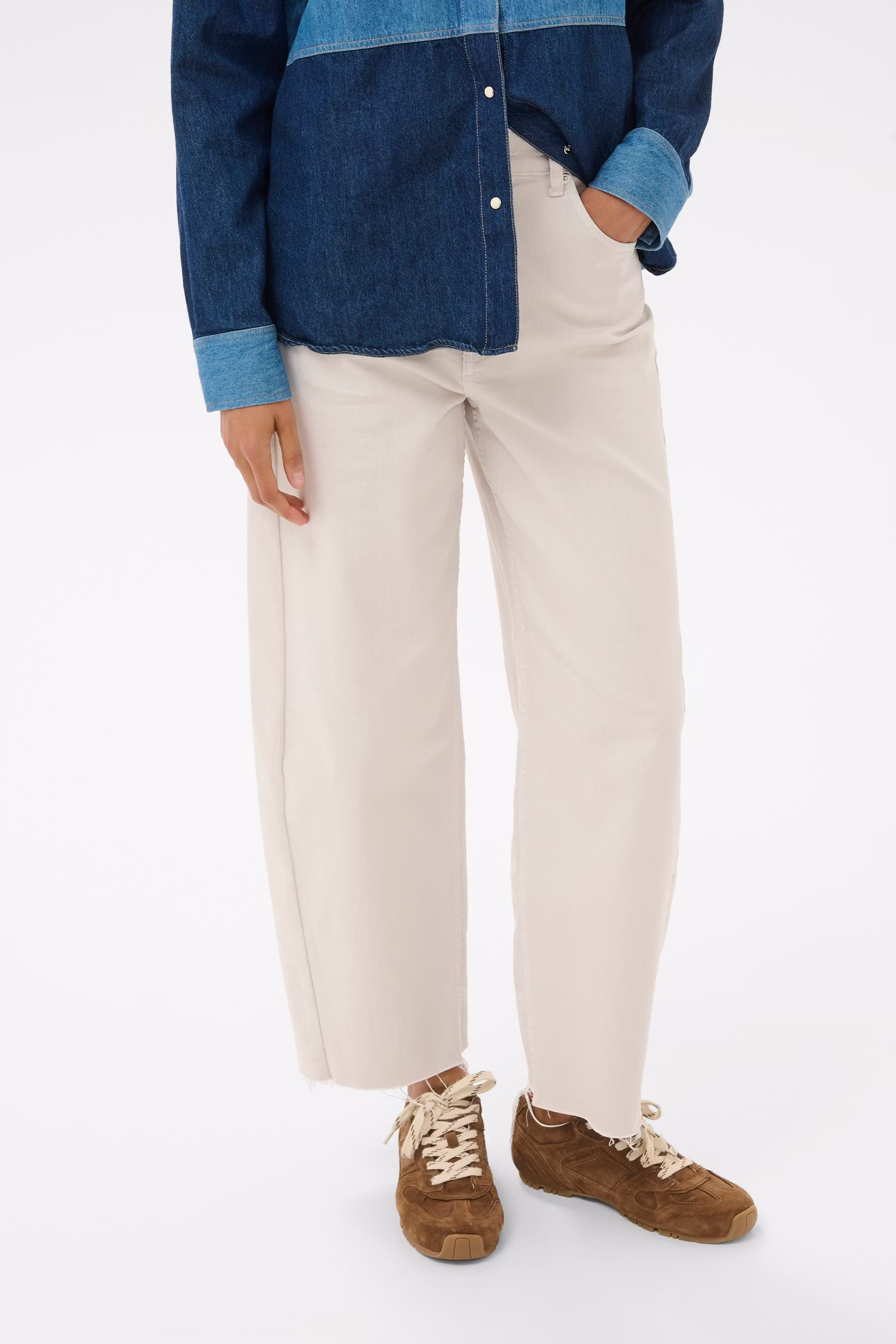 AdelenaPW Barrel Jeans LOOKBOOK FRONT 30310411-144002