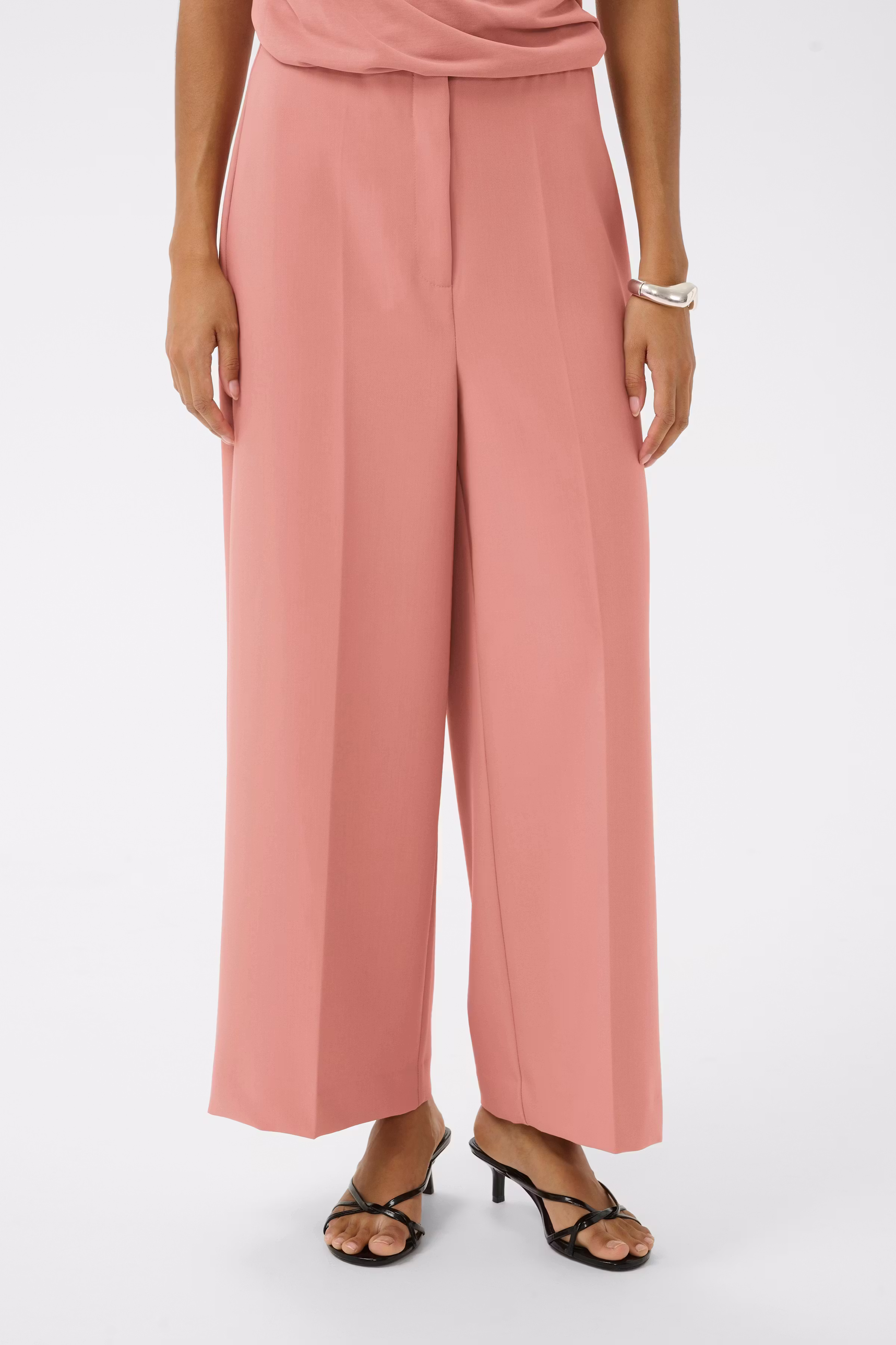 SLCorinne Cropped Trousers LOOKBOOK FRONT 30407013-171514