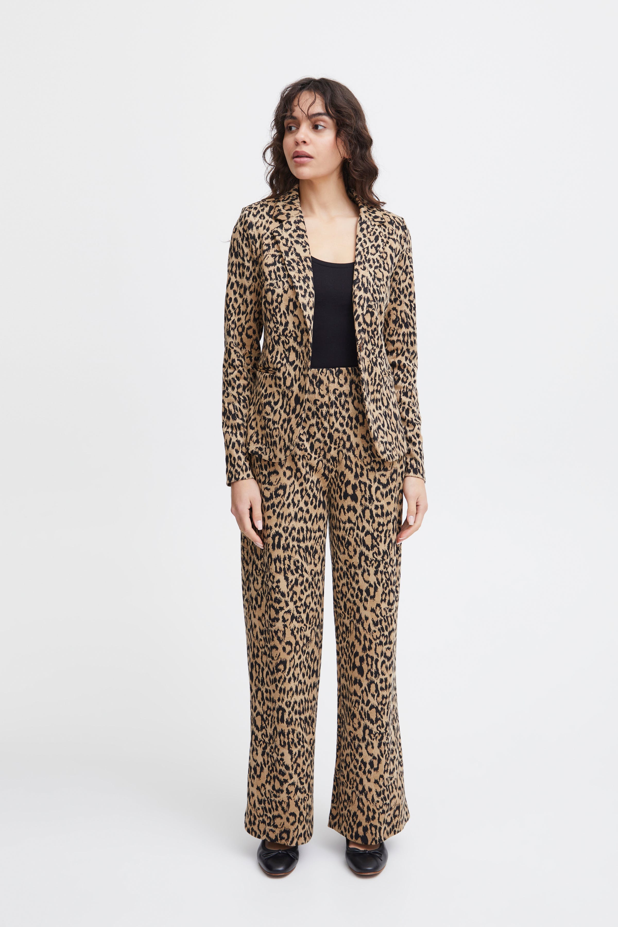 IHKATE Hose LOOKBOOK FRONT 20120655-202923