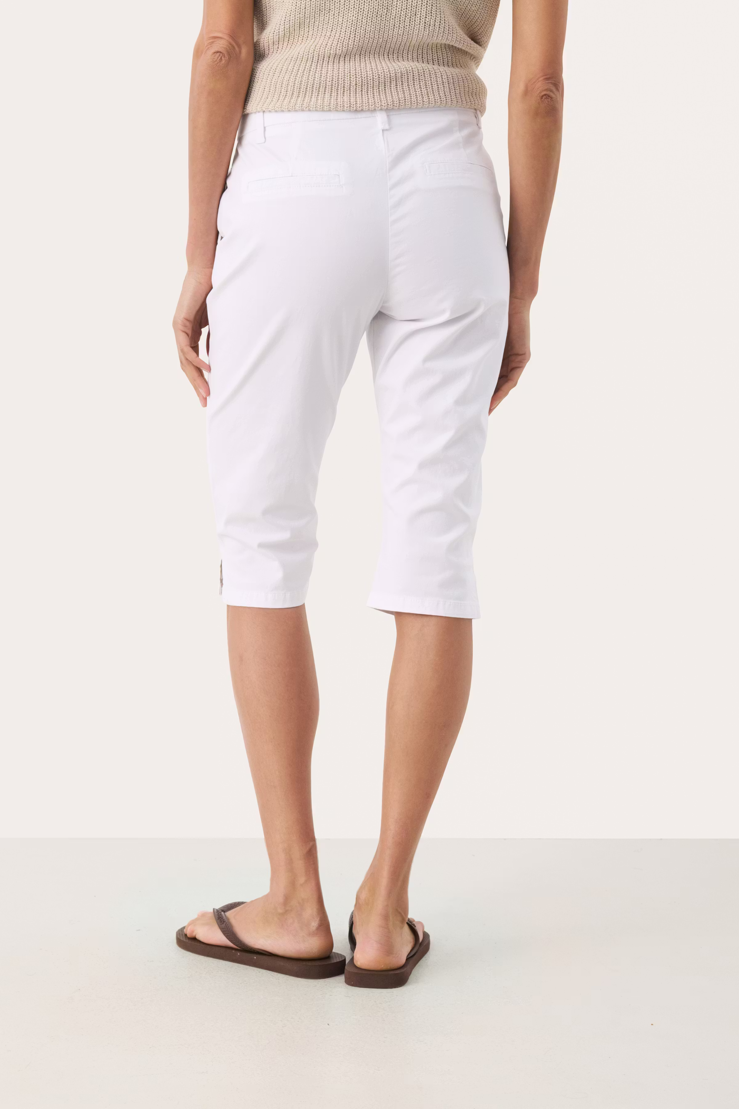 RenataPW Caprihose LOOKBOOK BACK 30309607-110601