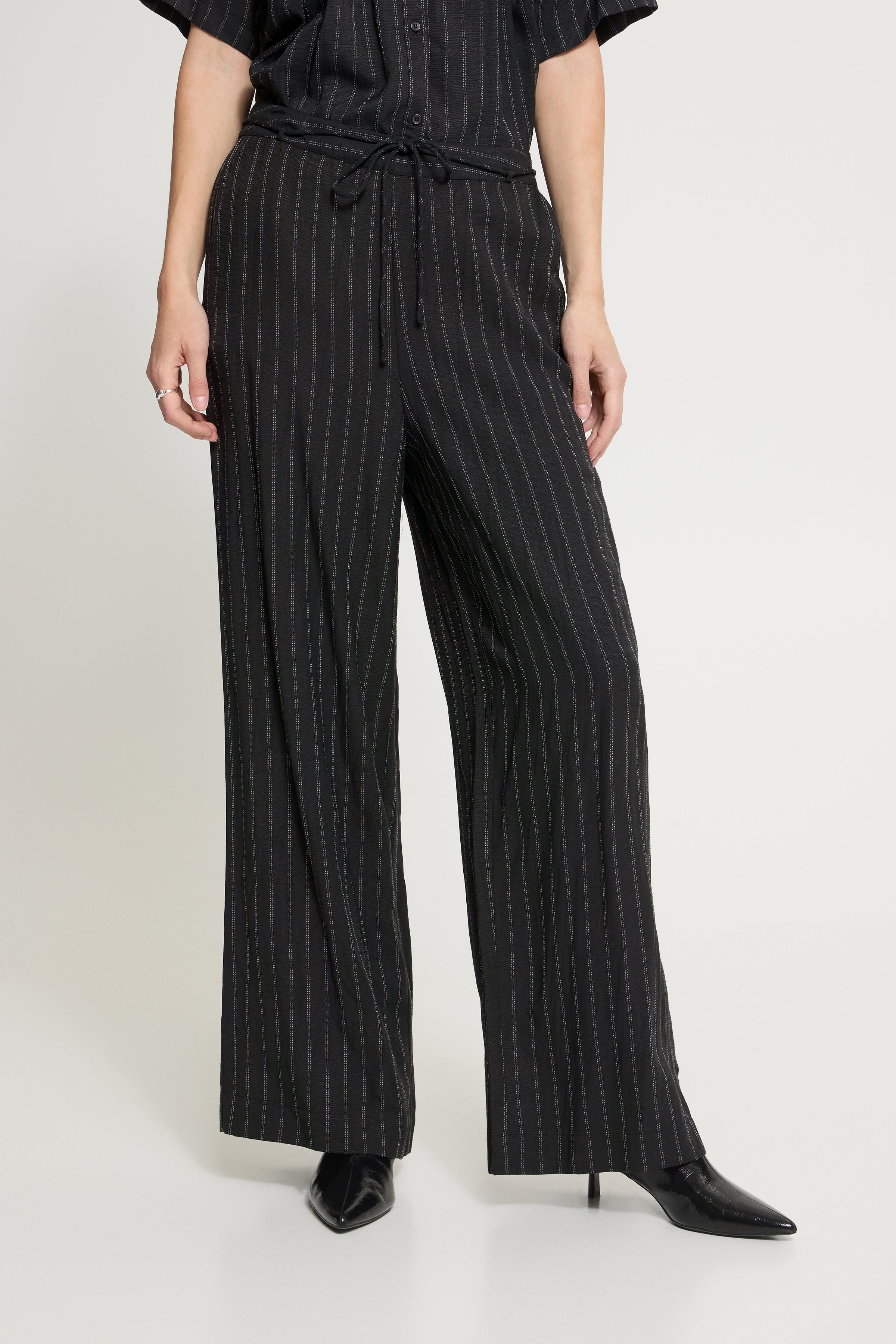 IHFIENNA Byxor LOOKBOOK FRONT 20126215-900008688