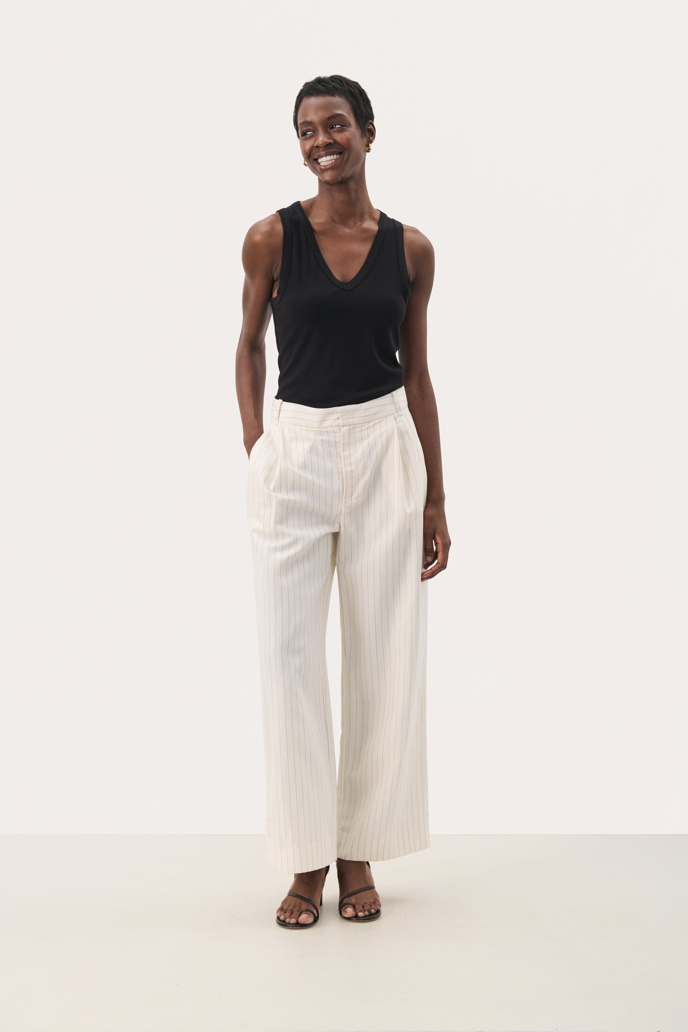 RabiaPW Broek LOOKBOOK FRONT 30309595-303910