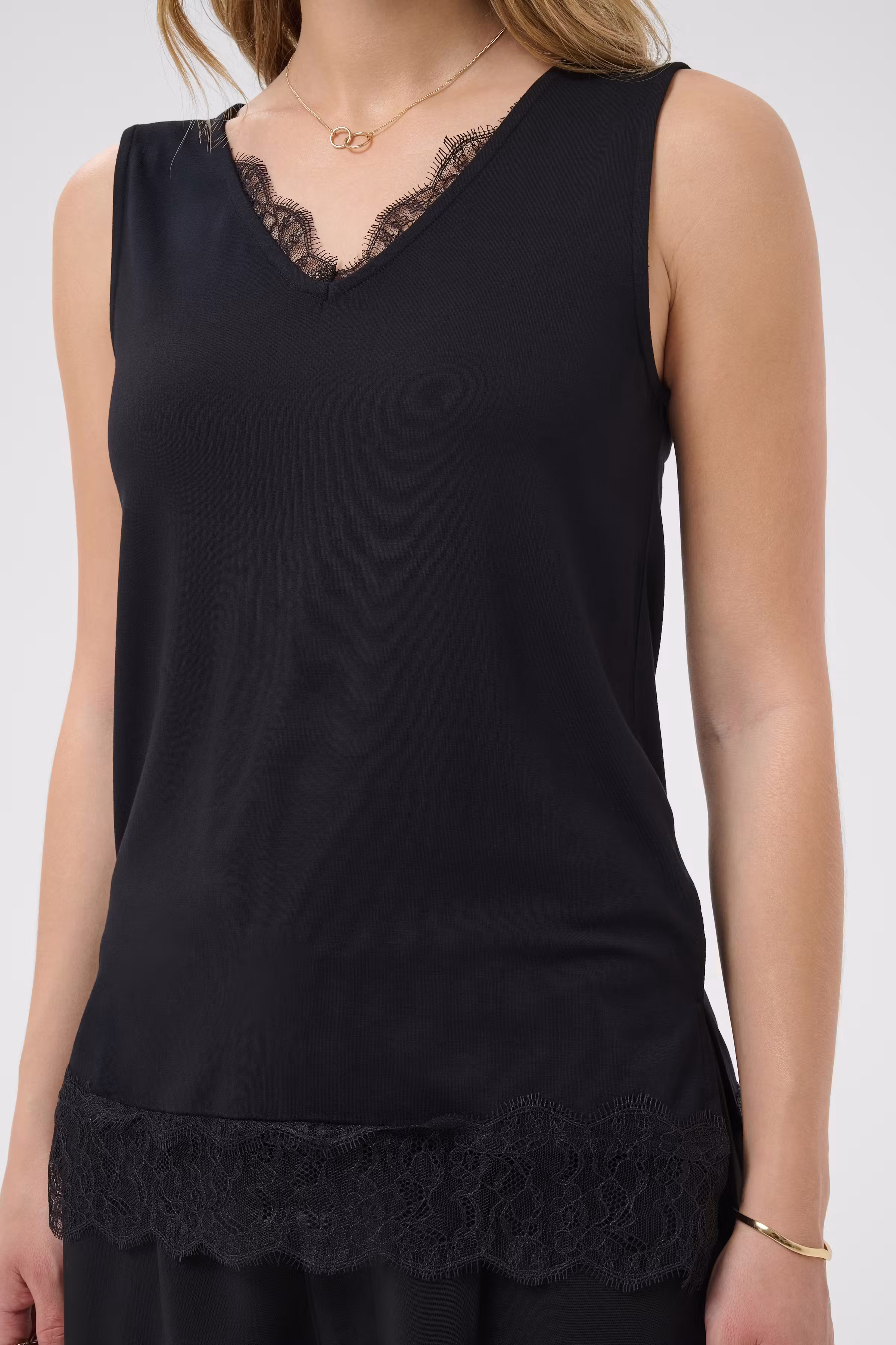 CRAlvaia Top LOOKBOOK DETAIL 10615546-100120