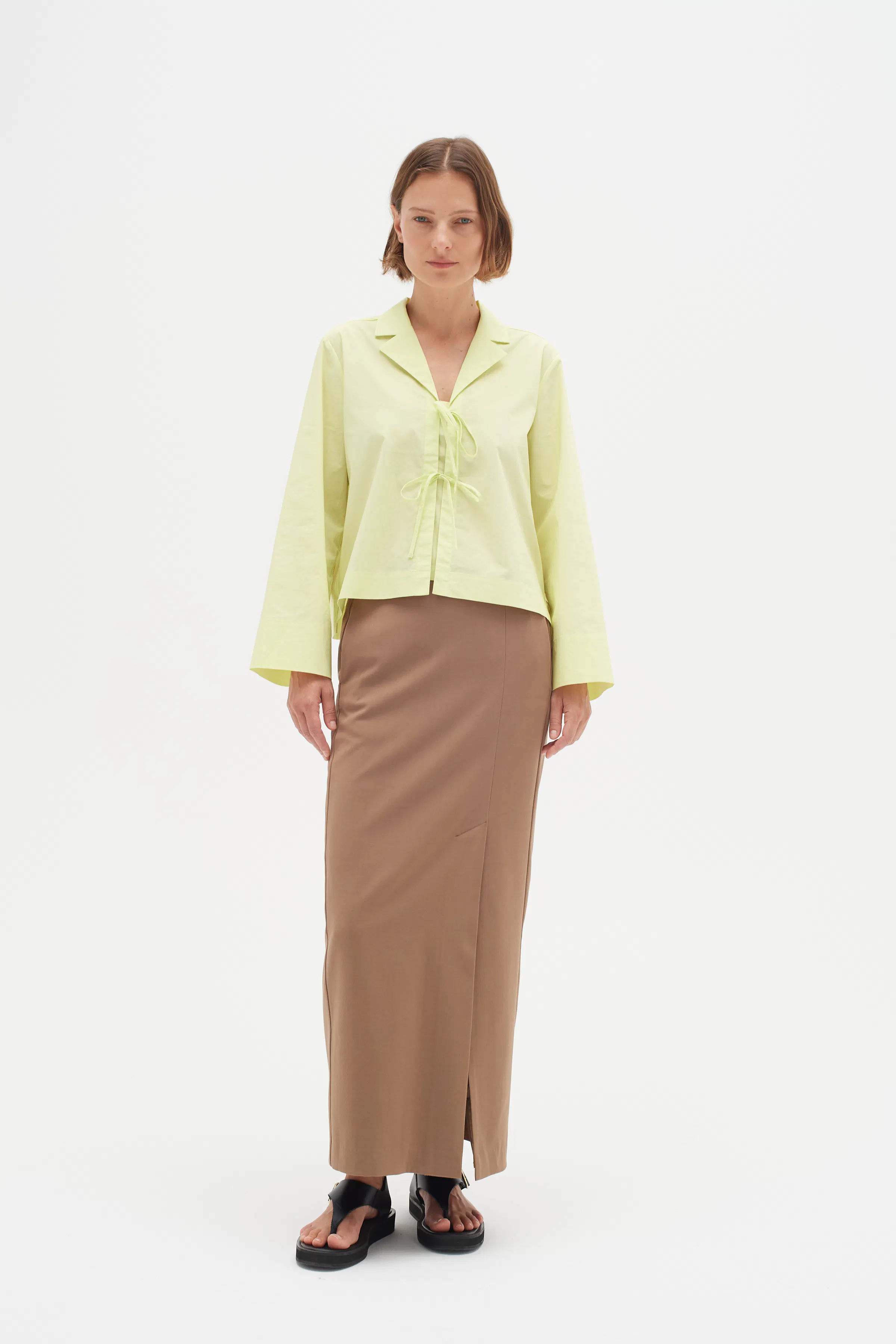HelveIW Cropped Skjorte LOOKBOOK FRONT 30109108-130530