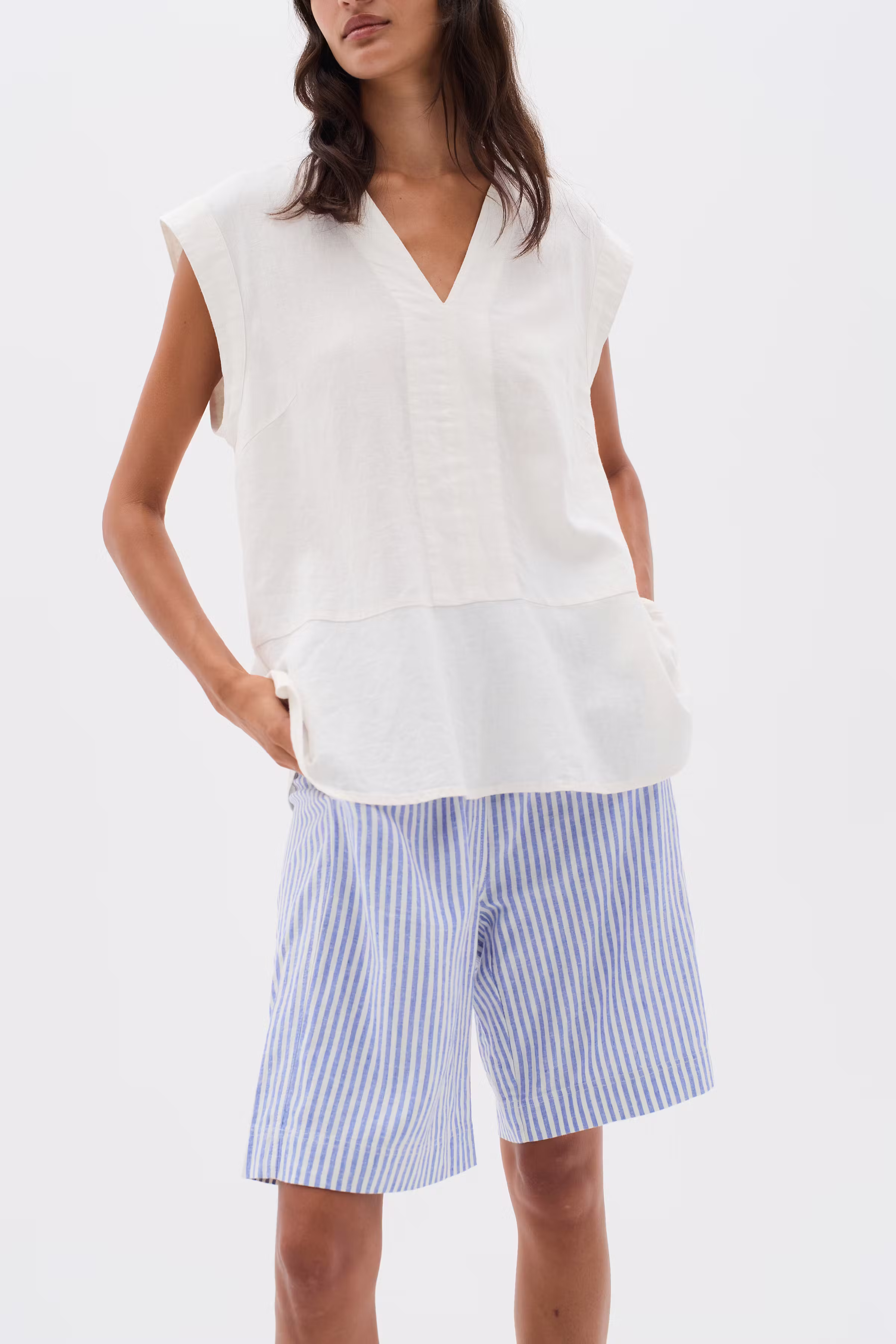 RimoneIW Linen Shorts LOOKBOOK FRONT 30110363-300012