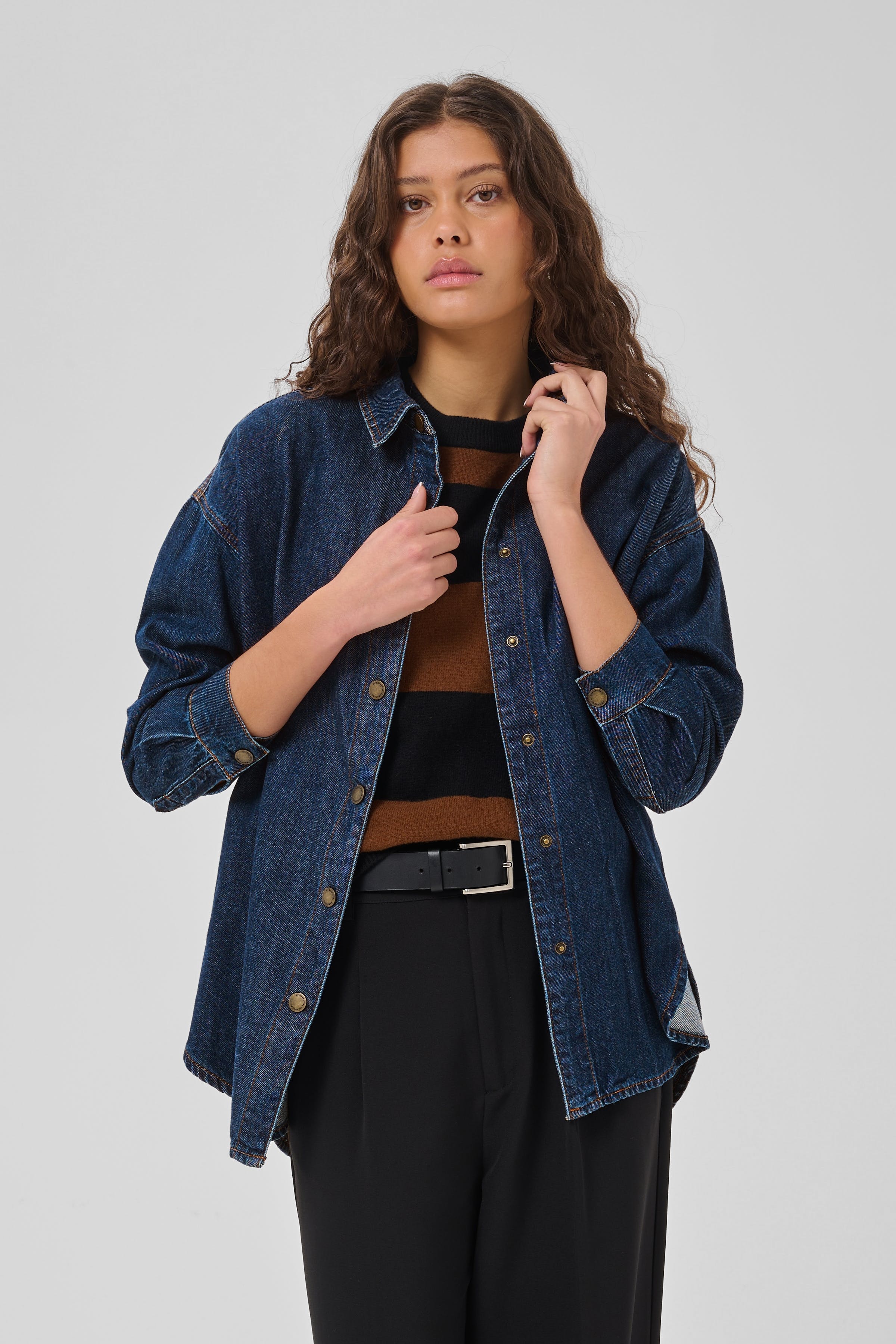 HilmaMW Denim shirt LOOKBOOK FRONT 10705096-100061