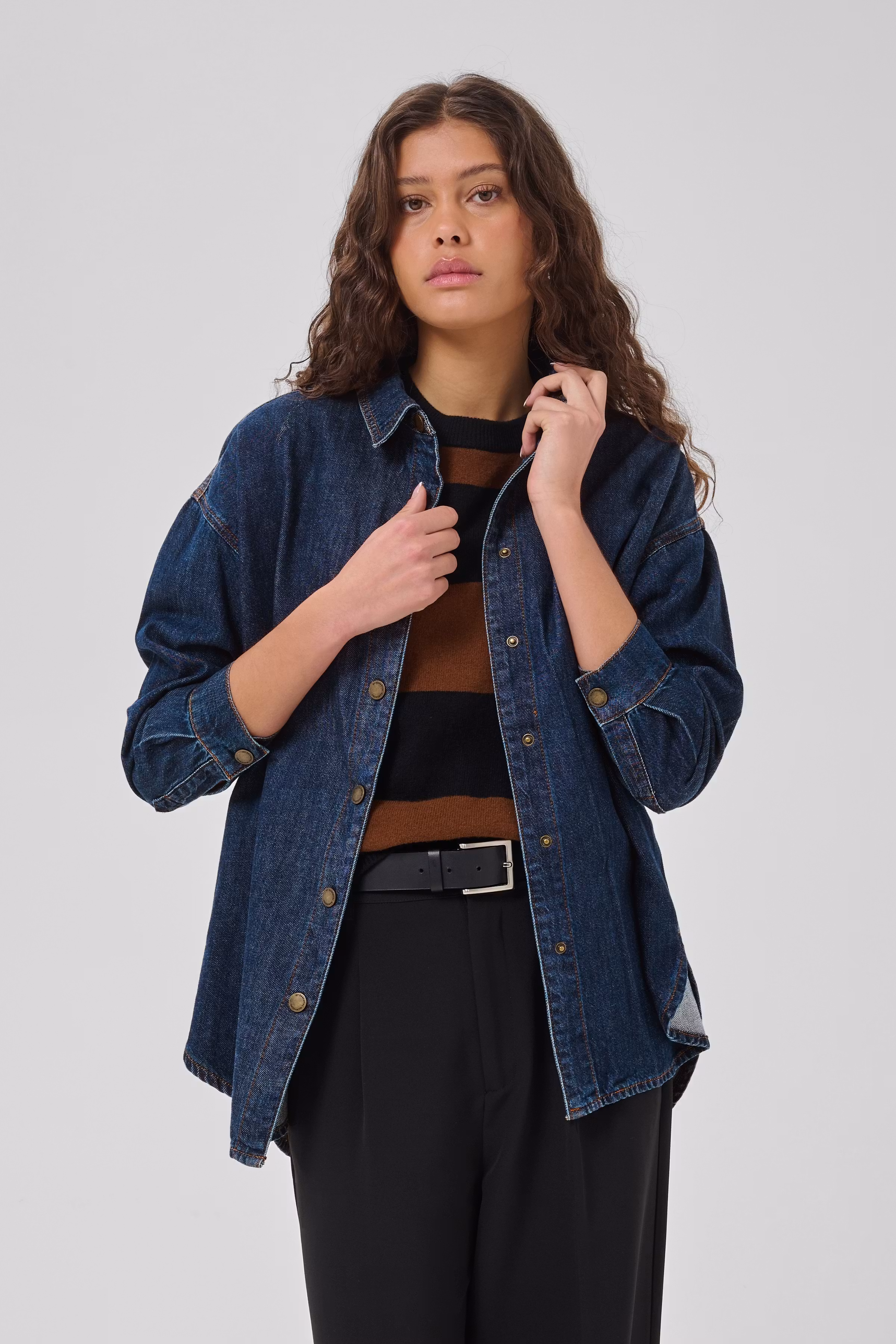 HilmaMW Denim shirt LOOKBOOK FRONT 10705096-100061