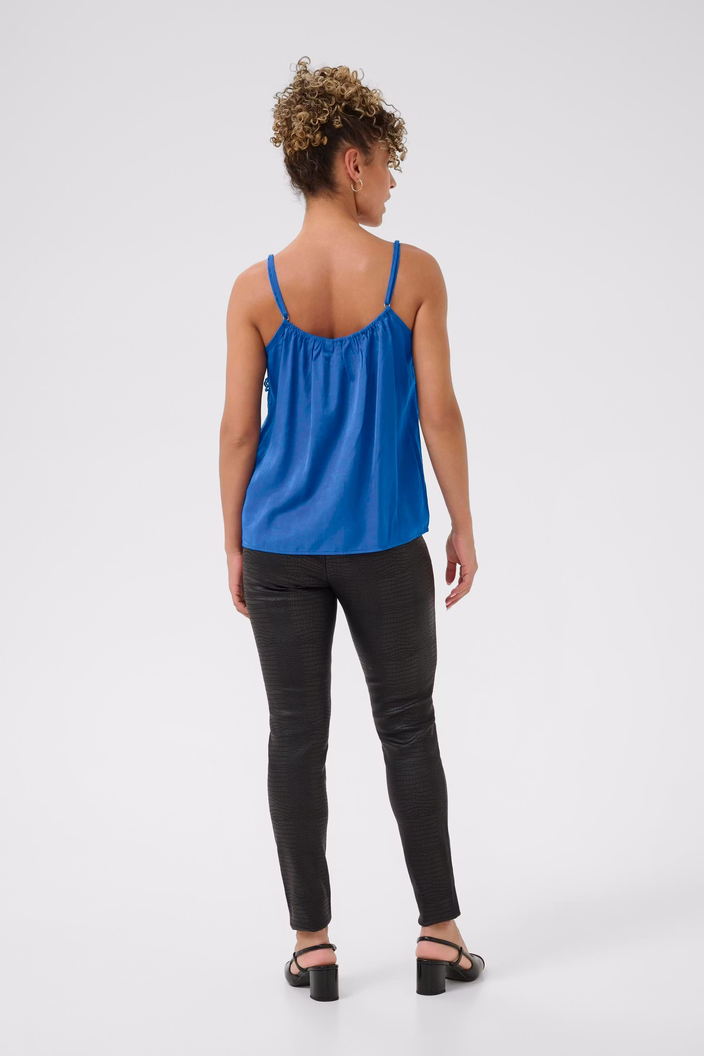 CRAnna Top LOOKBOOK BACK 10611224-194055