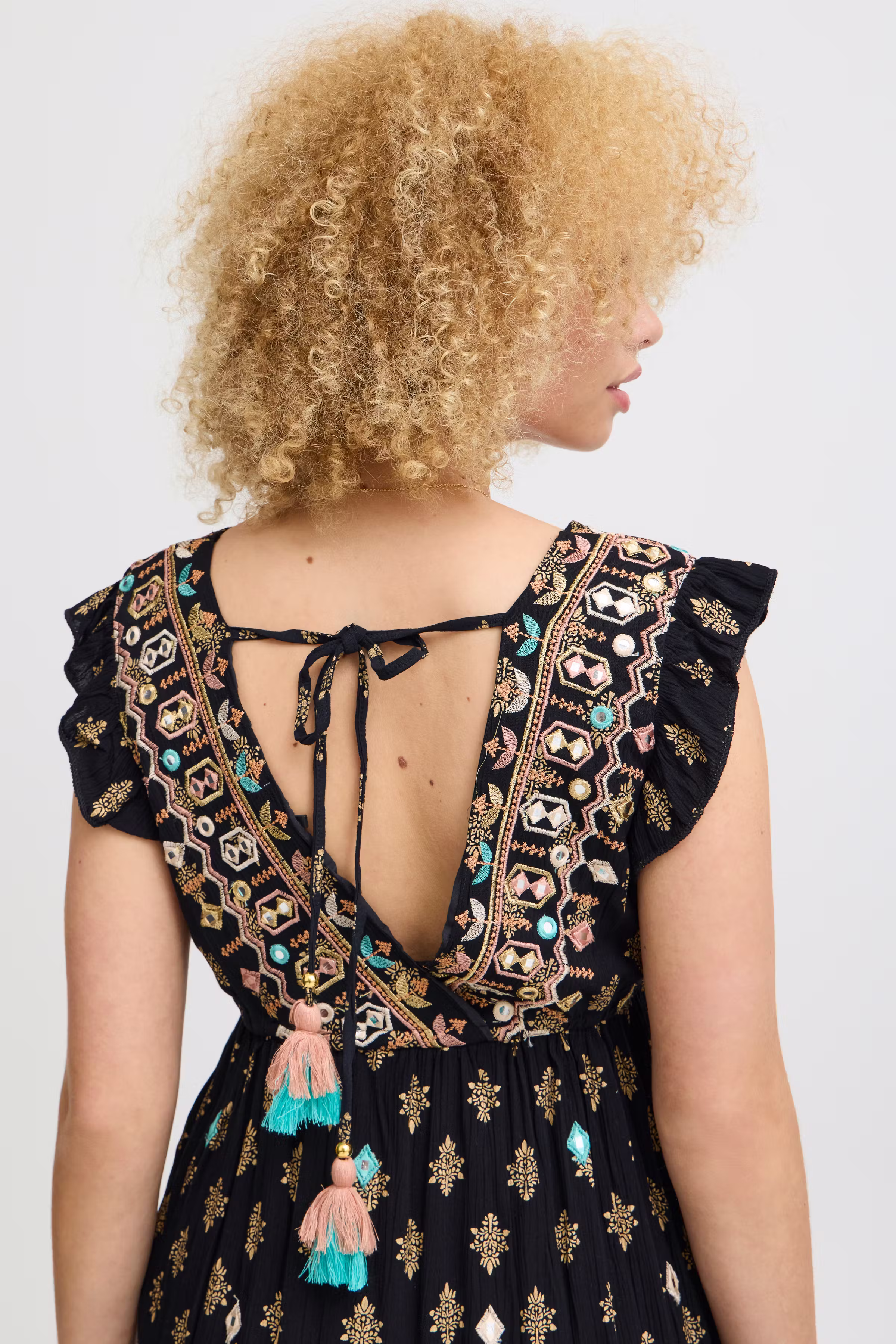 SBKAETE Kjole LOOKBOOK DETAIL 22100668-190303