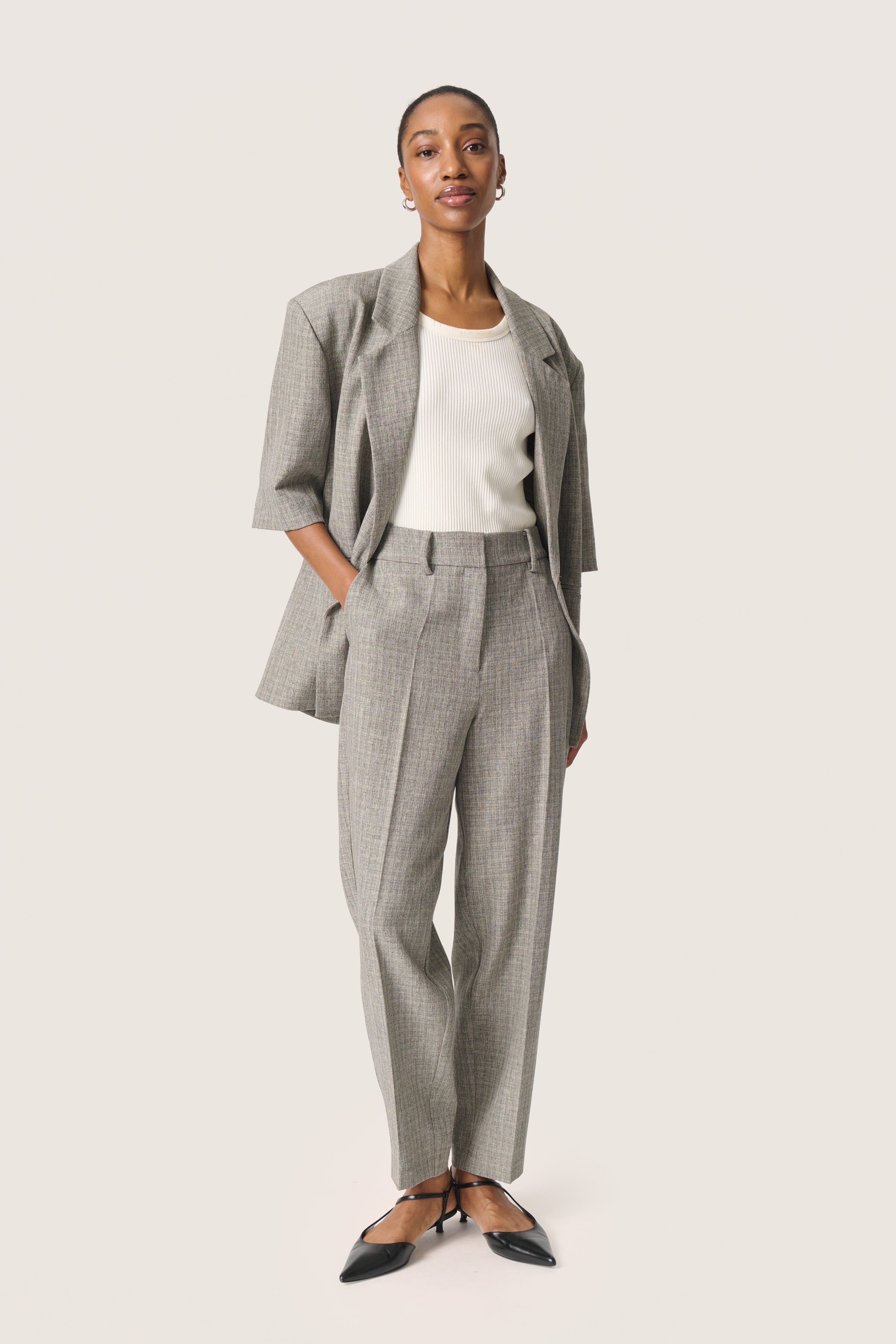 SLAlexie Hose LOOKBOOK FRONT 30408107-303515