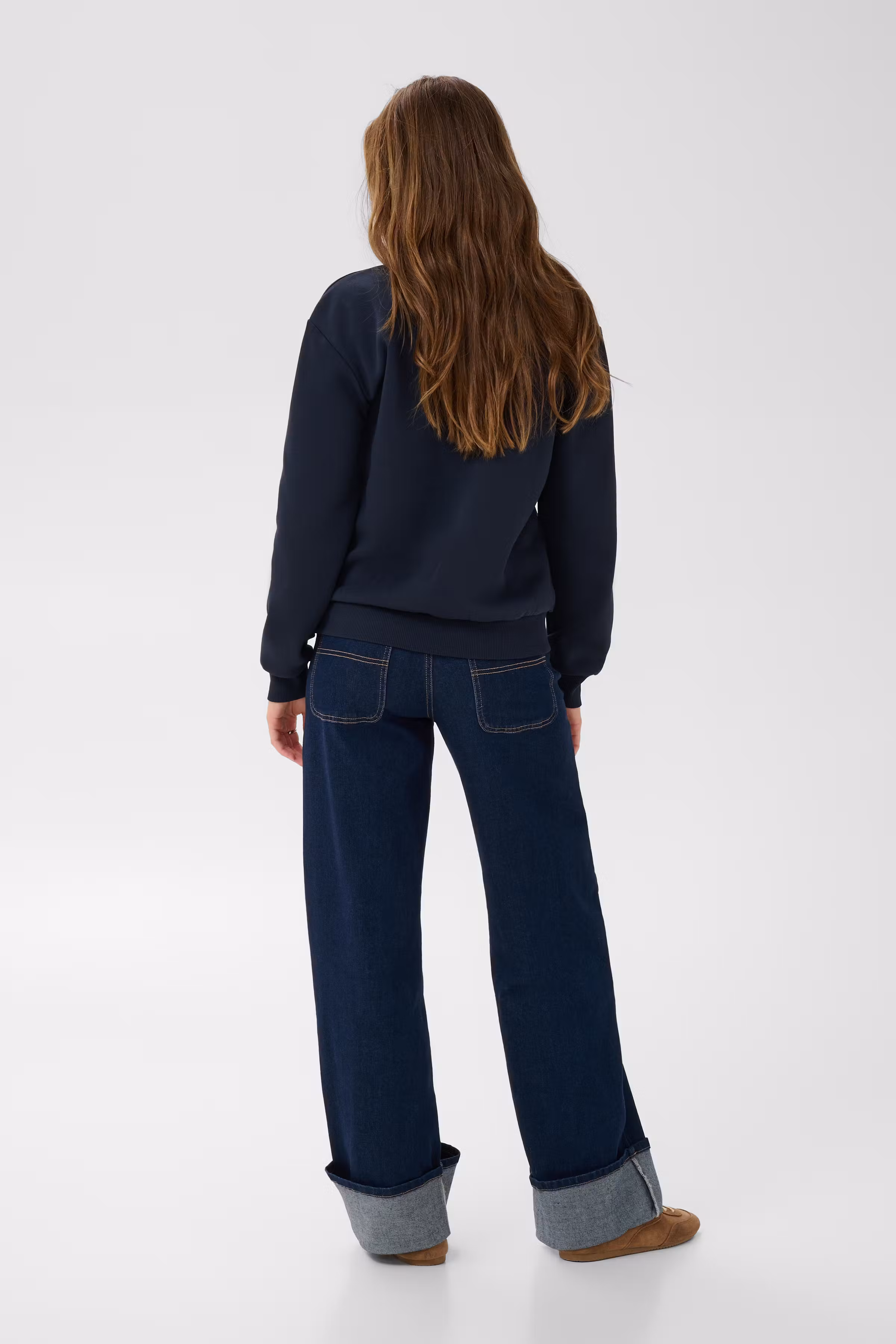 KAruth Sweatshirt LOOKBOOK BACK 10513265-194020