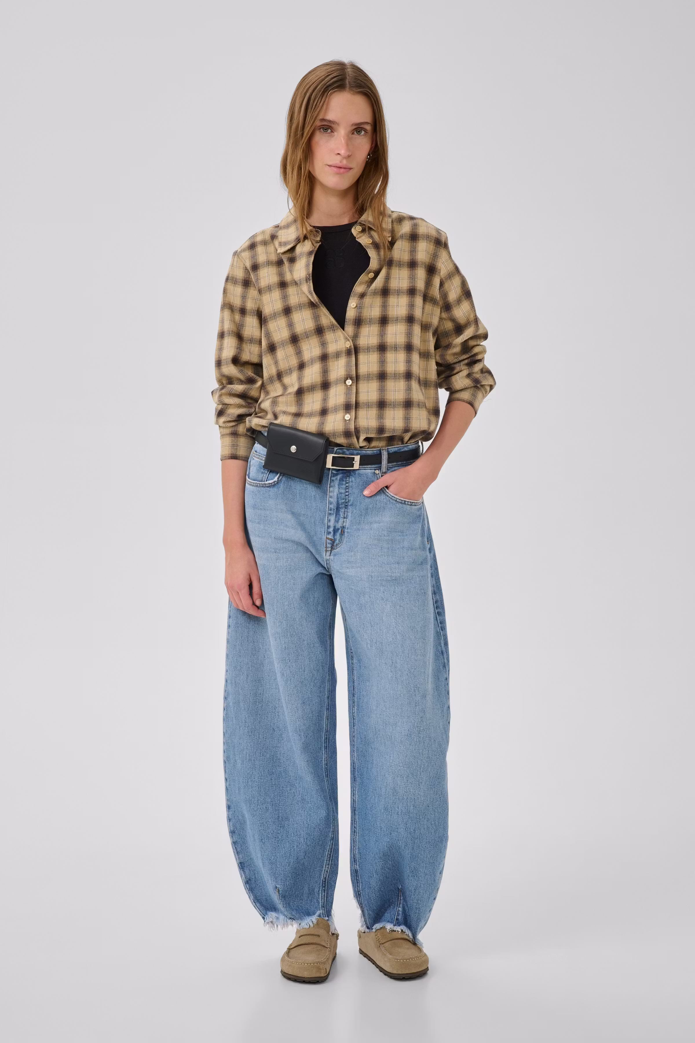 LucyMW Loose Barrel Jeans LOOKBOOK FRONT 10705259-100053