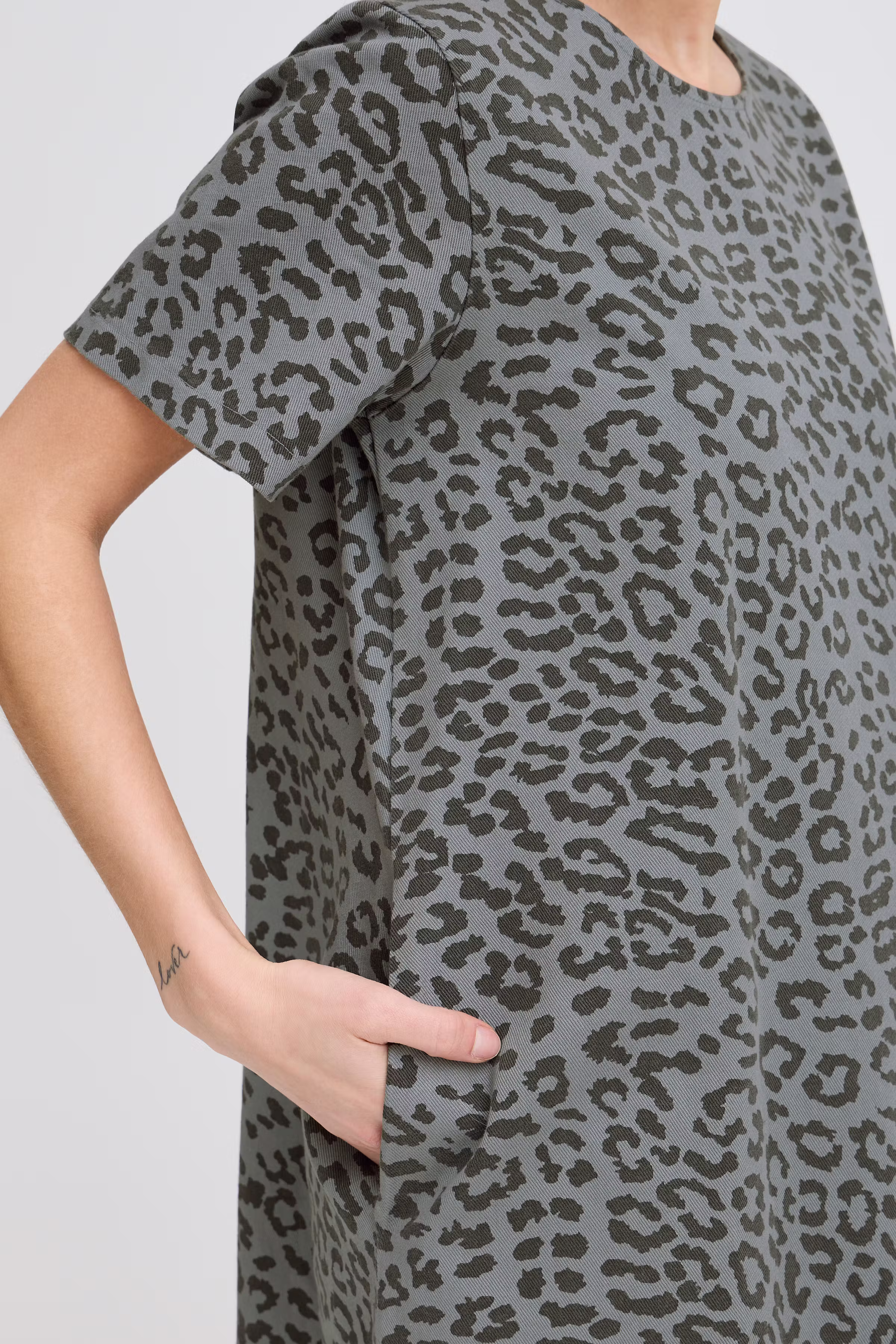 IXJILLA Kleid LOOKBOOK DETAIL 20123640-205225