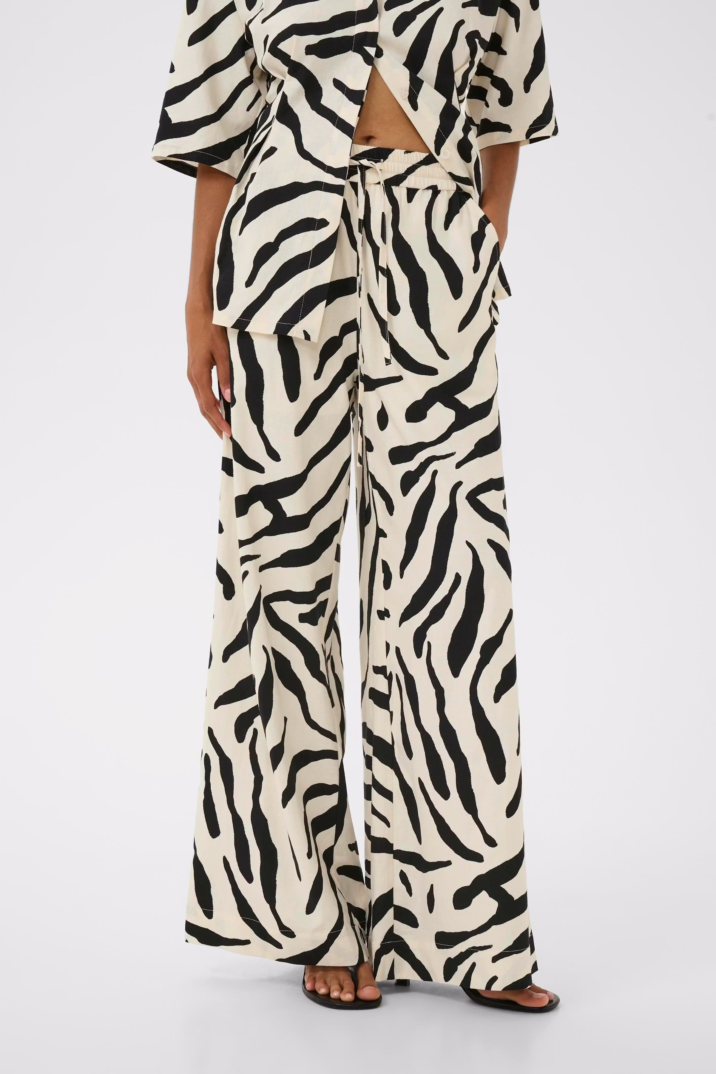 GZzeona Hose LOOKBOOK FRONT 10911160-109379