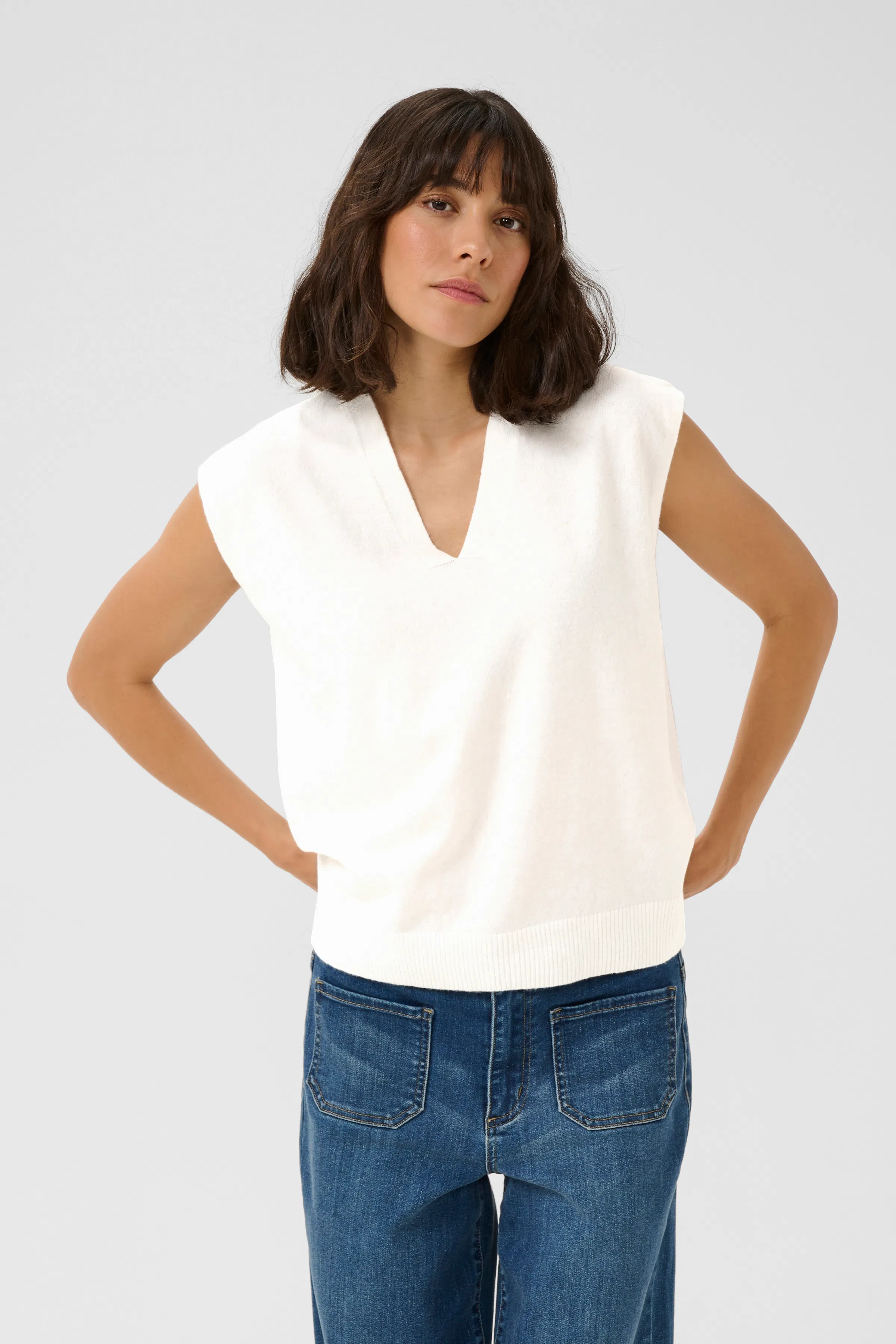 KAnova Strikket vest LOOKBOOK FRONT 10510594-106482