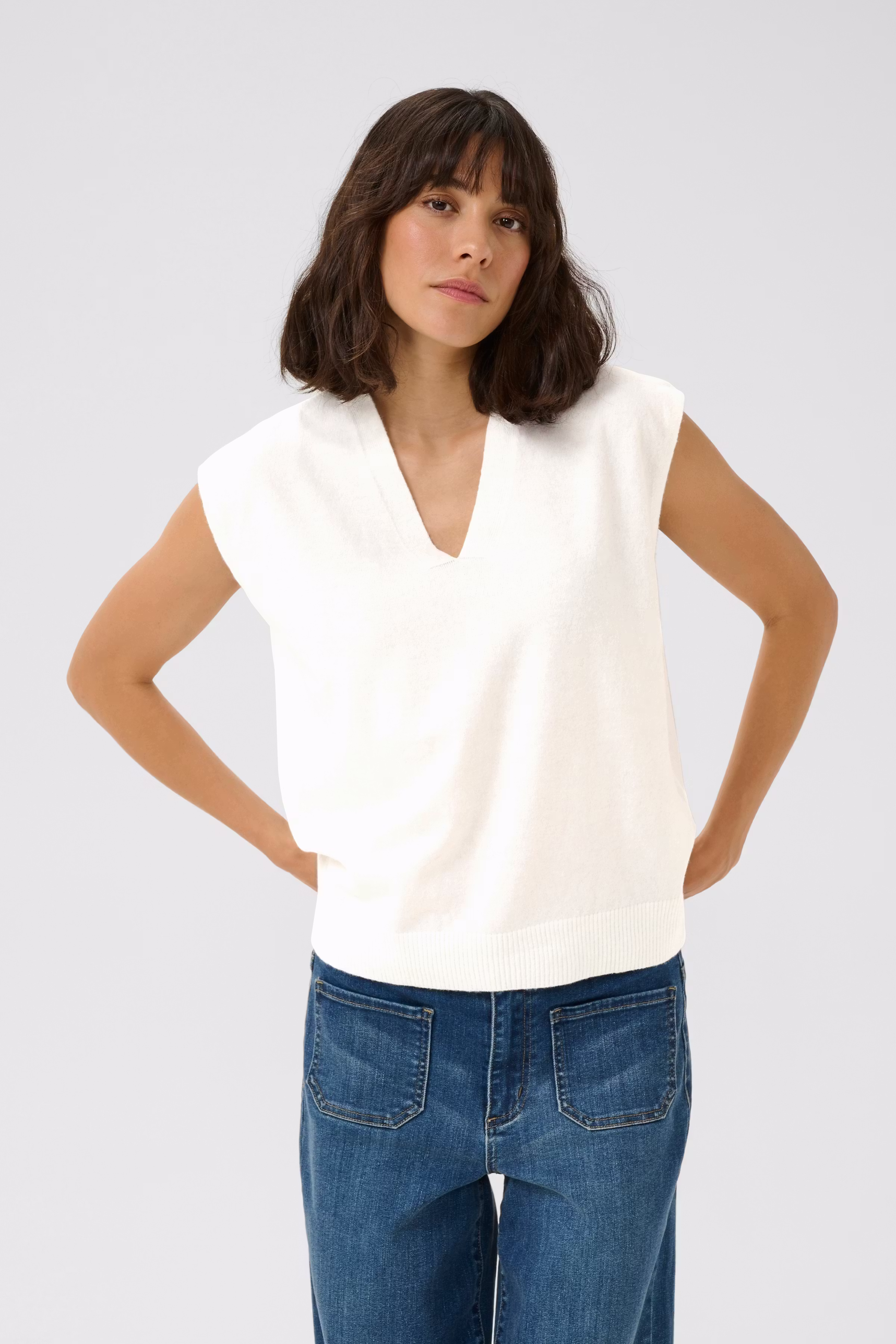 KAnova Strikket vest LOOKBOOK FRONT 10510594-106482