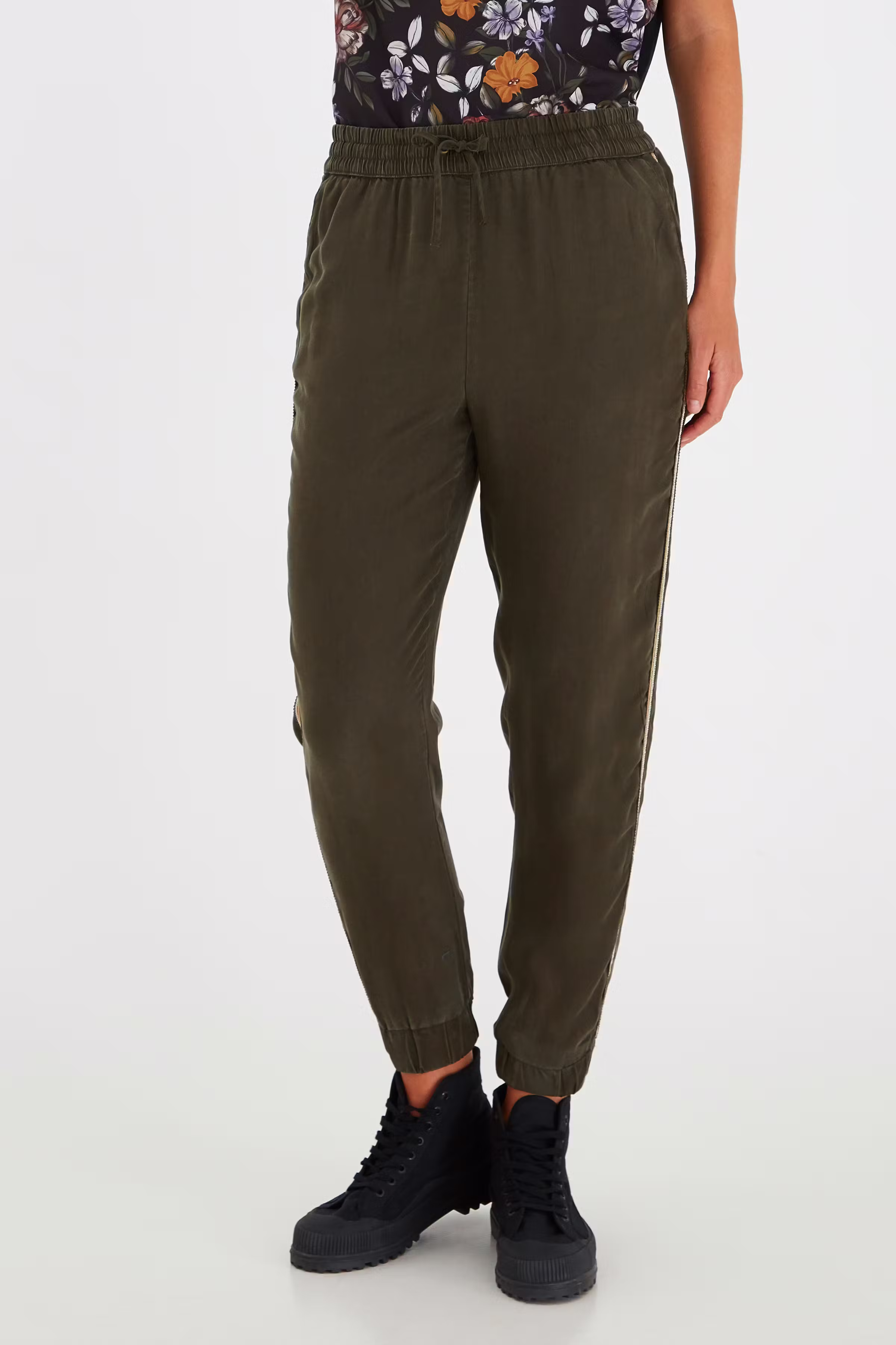 Casual Hose LOOKBOOK FRONT 20808492-80356