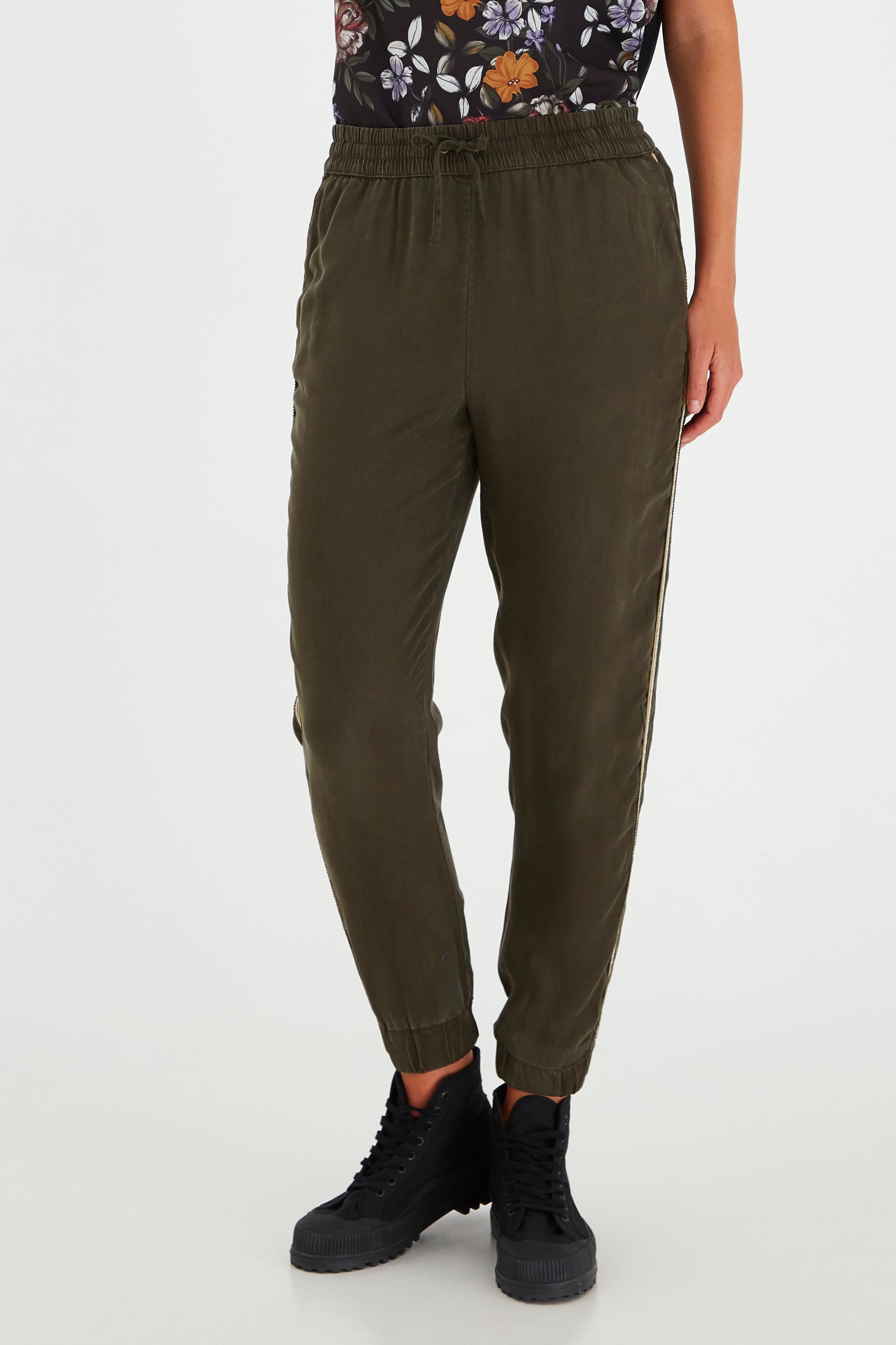 Casual Hose LOOKBOOK FRONT 20808492-80356