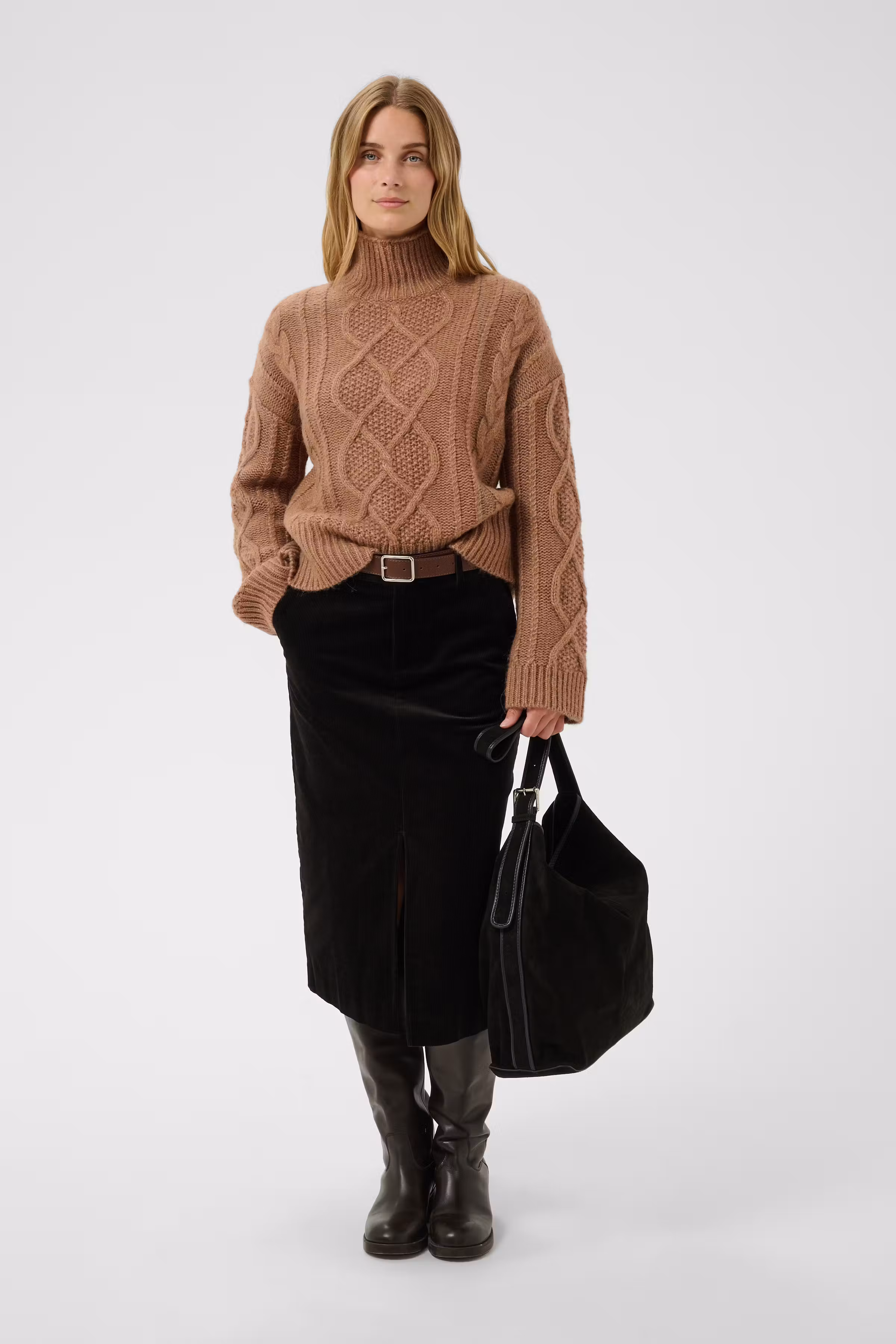 CorylaPW Bag LOOKBOOK FRONT 30310904-194008
