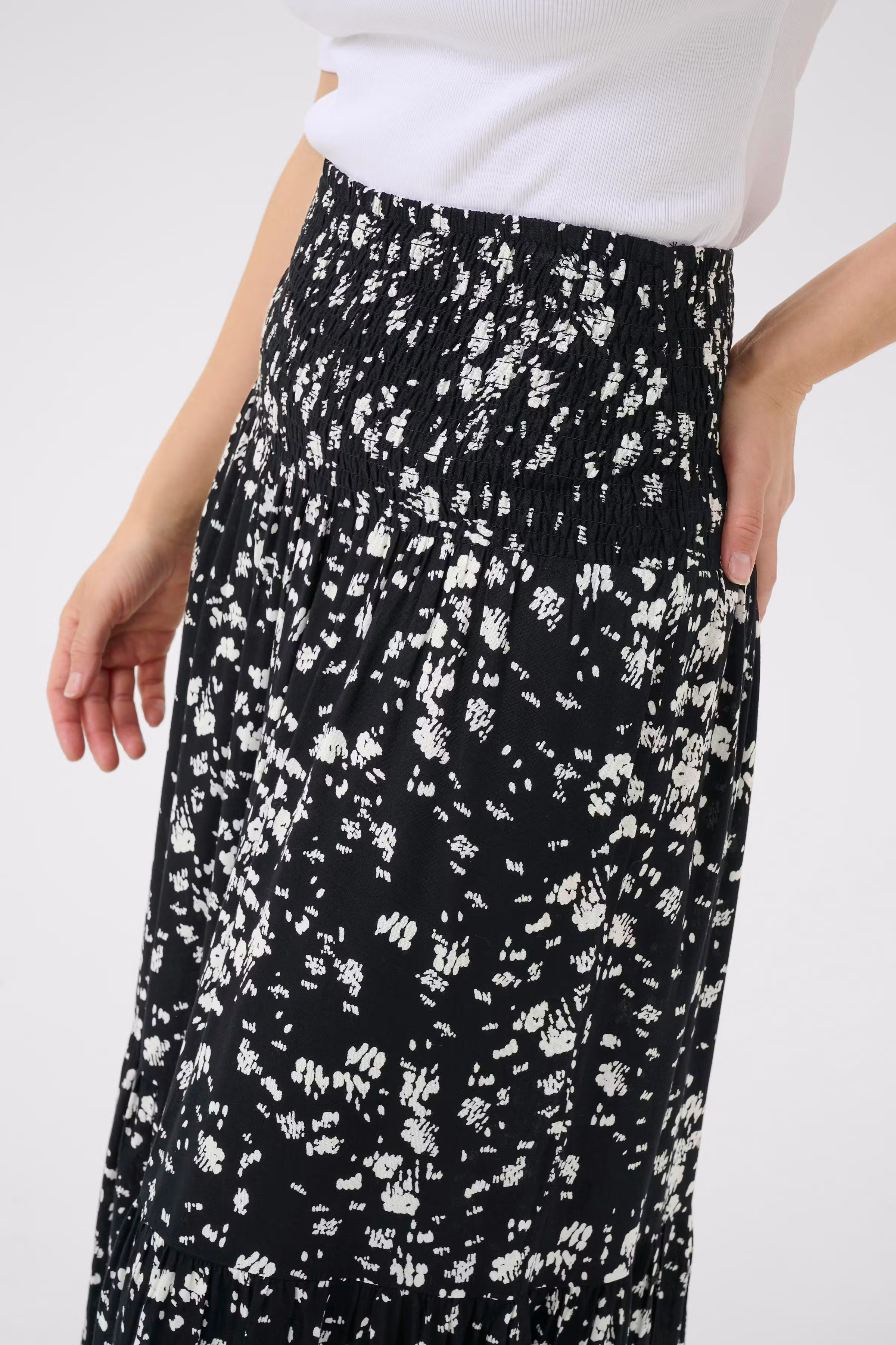 KAbeathe Skirt LOOKBOOK DETAIL 10510316-107908