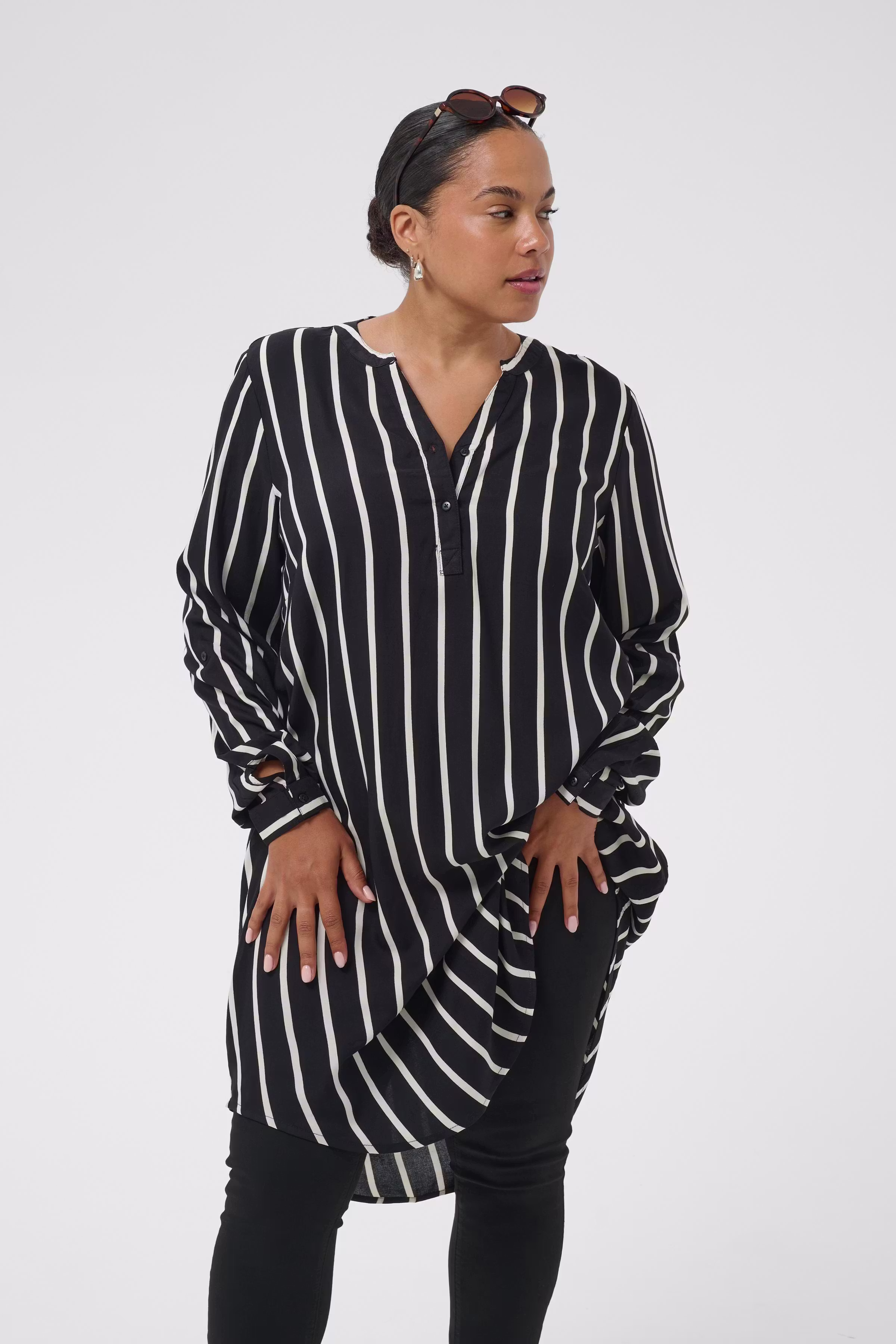 KCmilana Kjole LOOKBOOK FRONT 10580625-100596