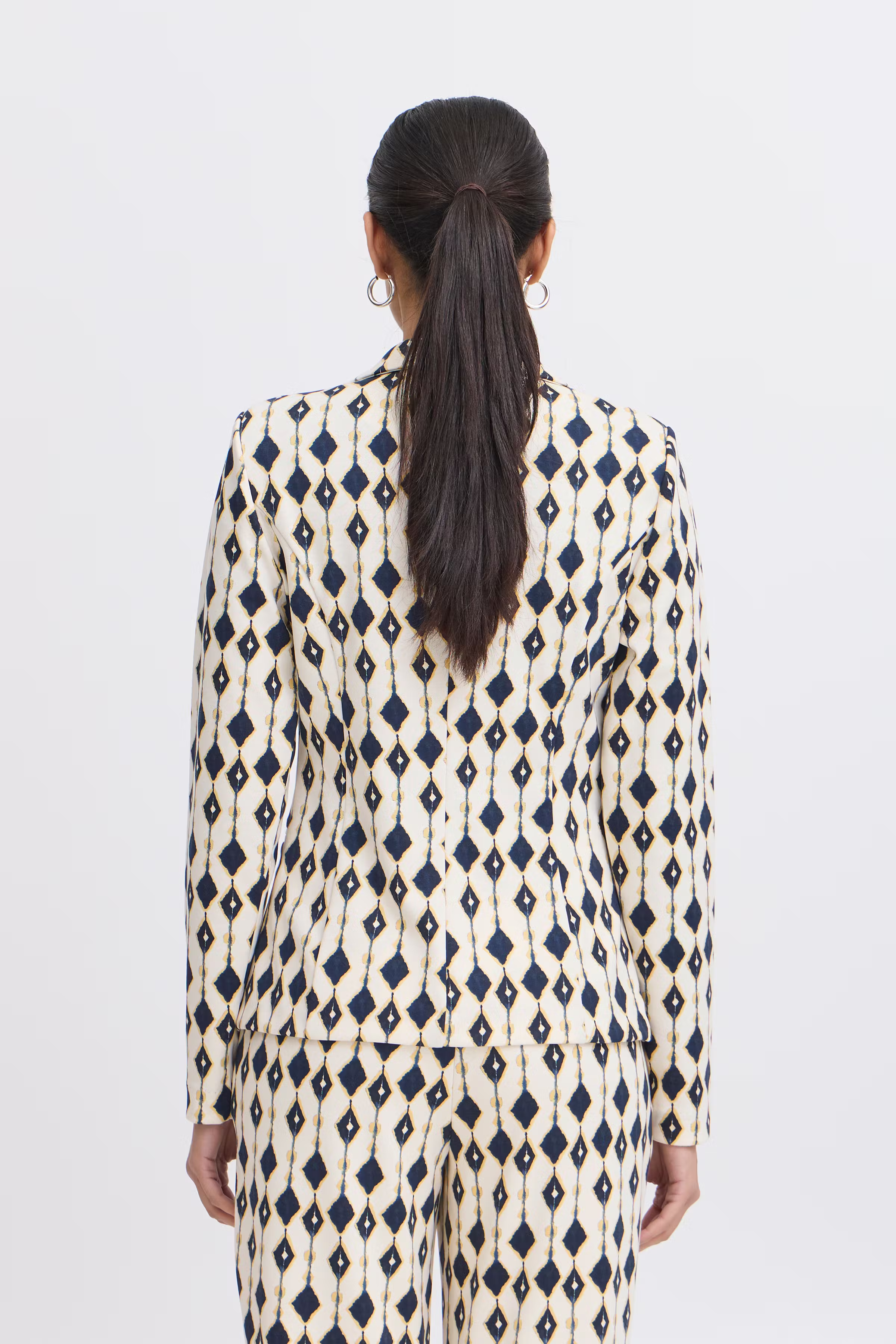 IHKATE Blazer LOOKBOOK BACK 20123019-204419