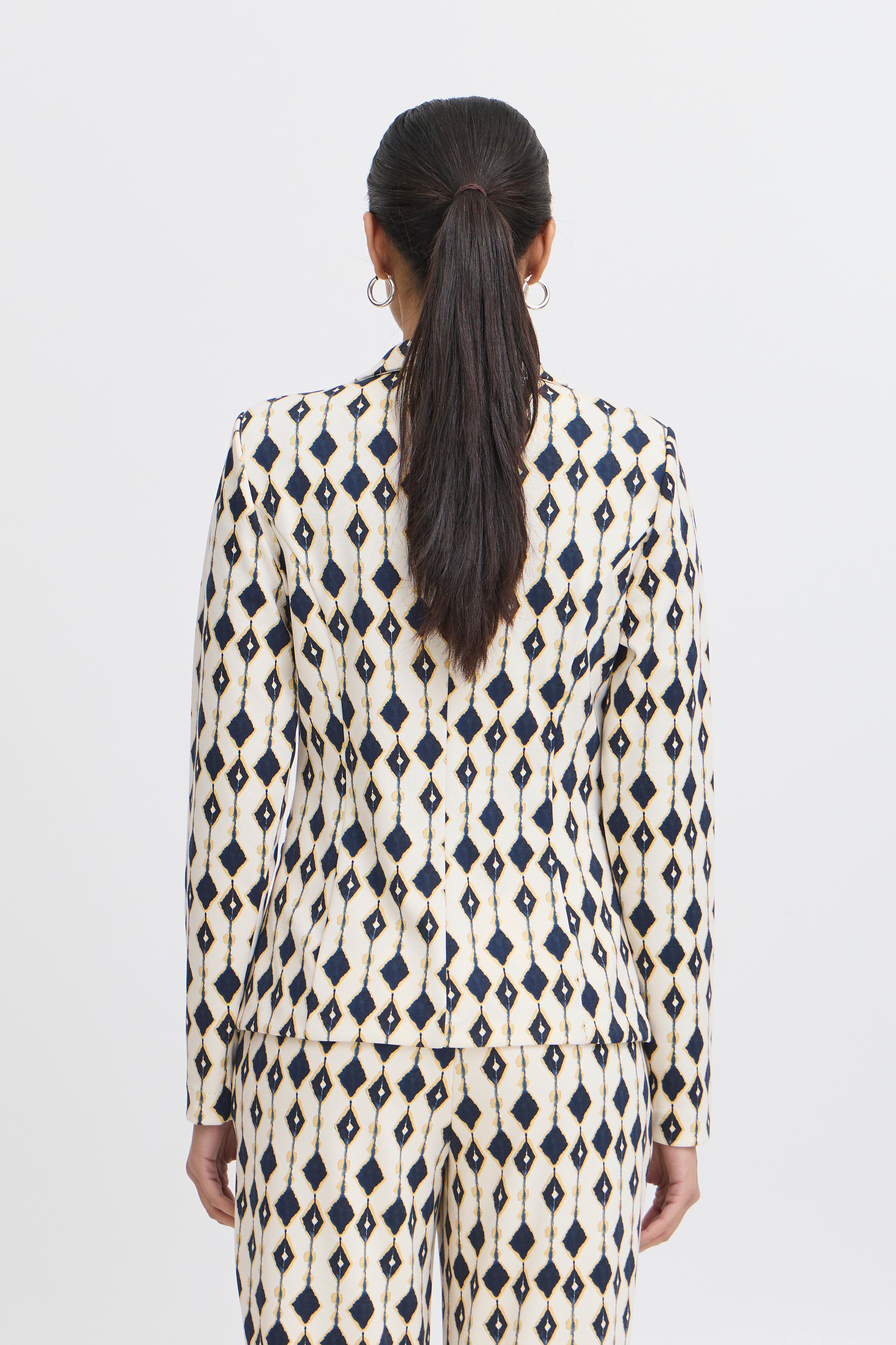 IHKATE Blazer LOOKBOOK BACK 20123019-204419