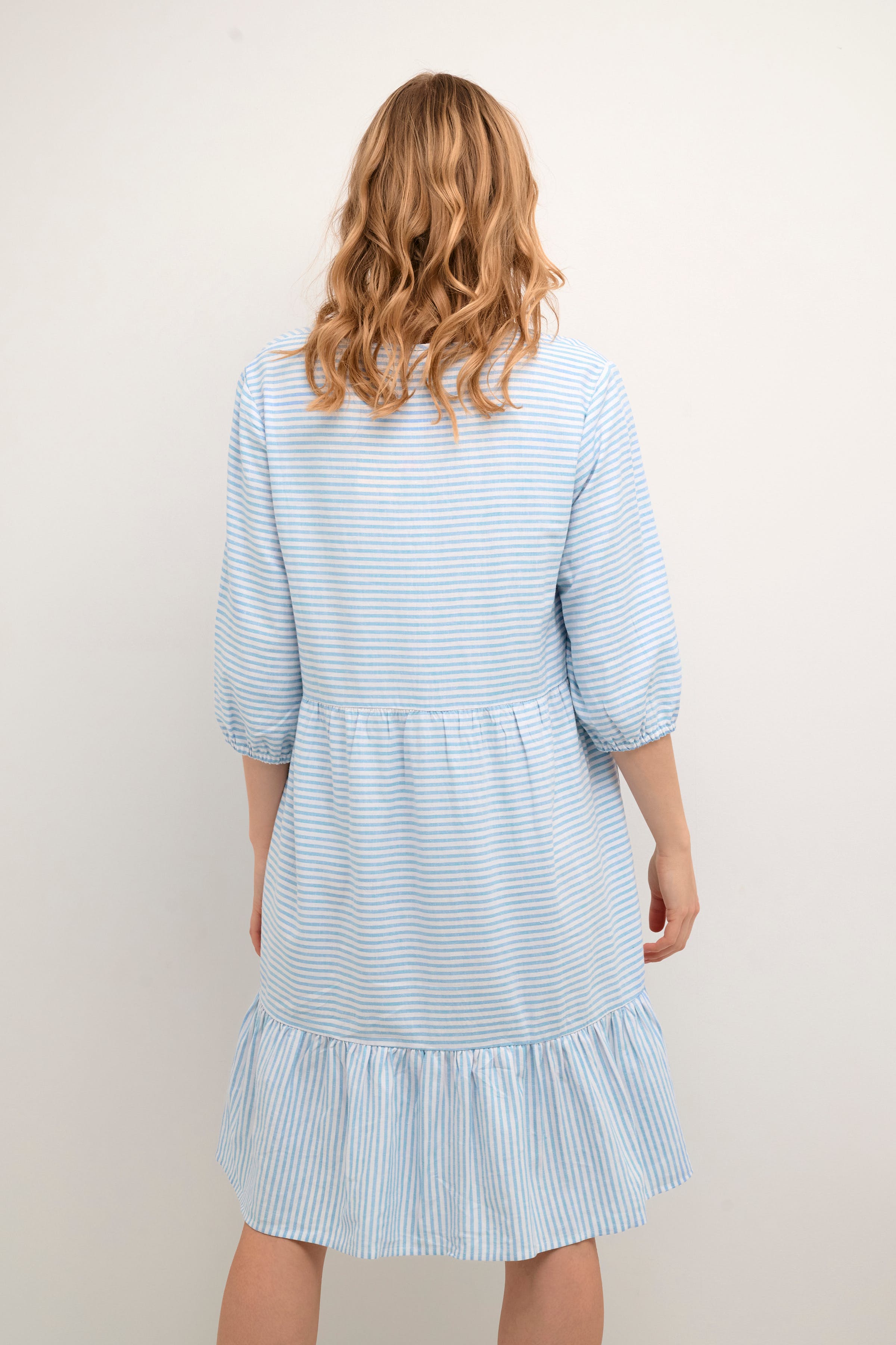 CRVenta Linen Dress LOOKBOOK BACK 10609852-104396