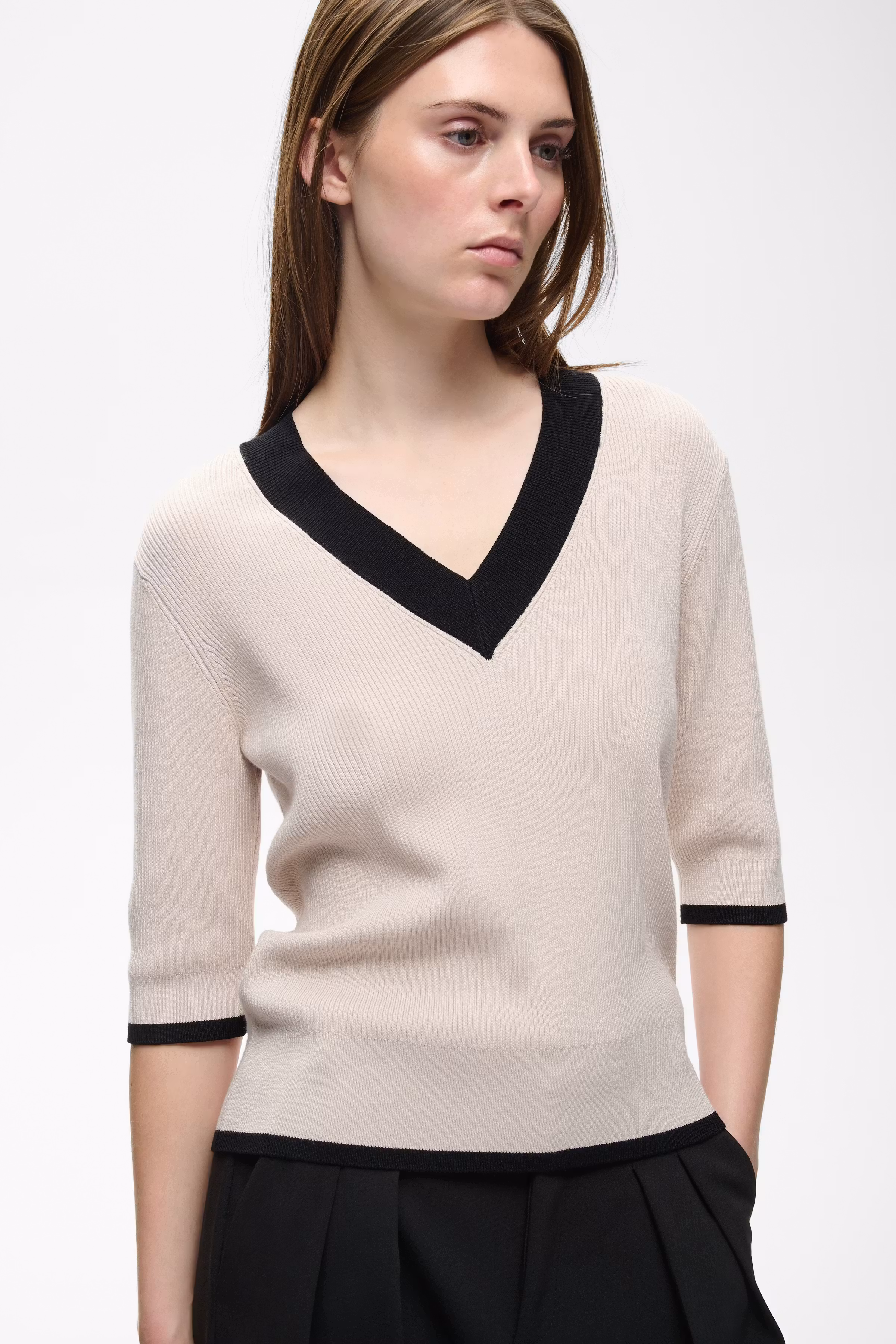 LeenahIW V-Neck Pullover LOOKBOOK DETAIL 30110675-130403