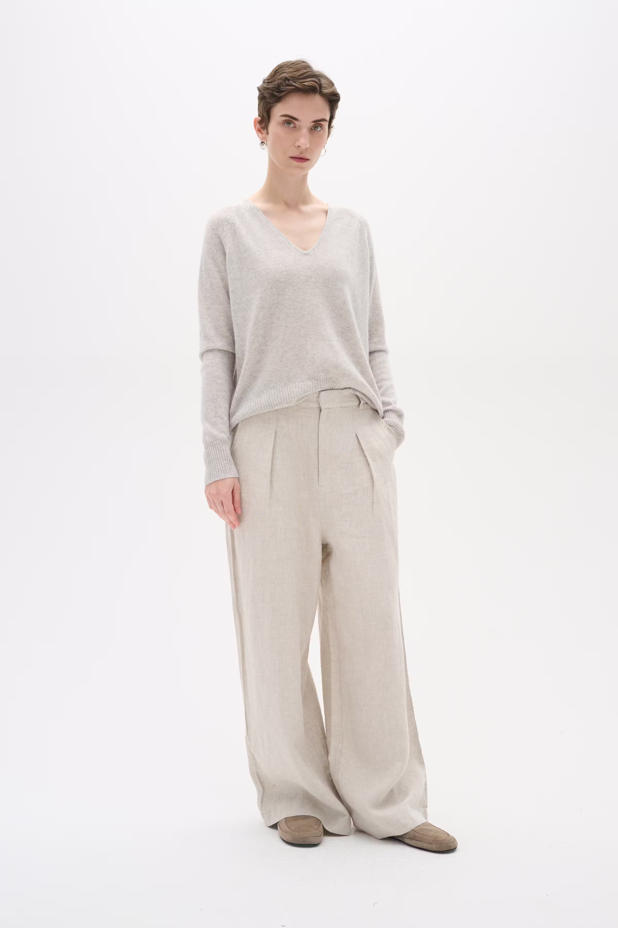 LukkaIW V-neck Cashmere Pullover LOOKBOOK FRONT 30104240-10045