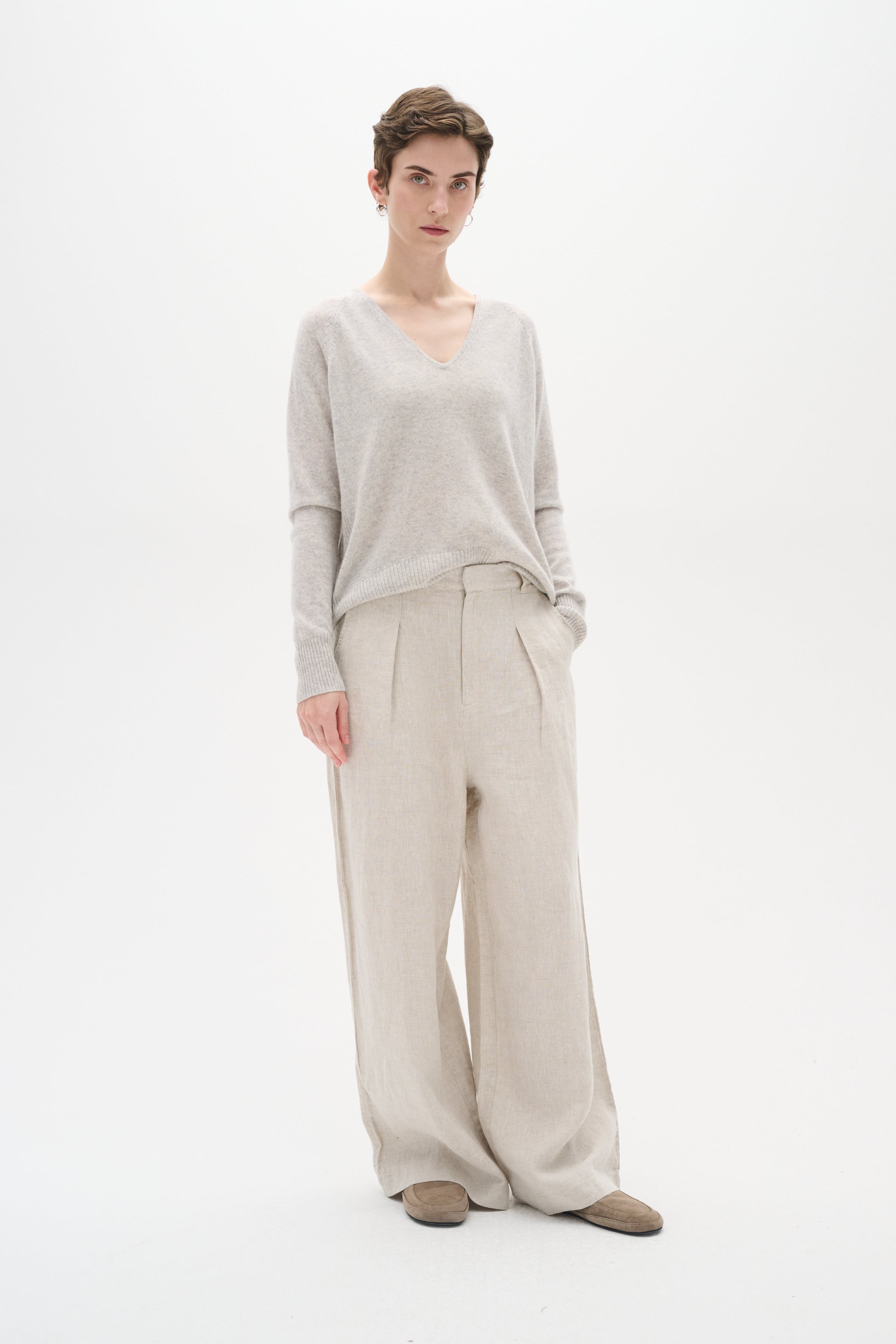 LukkaIW V-neck Cashmere Pullover LOOKBOOK FRONT 30104240-10045