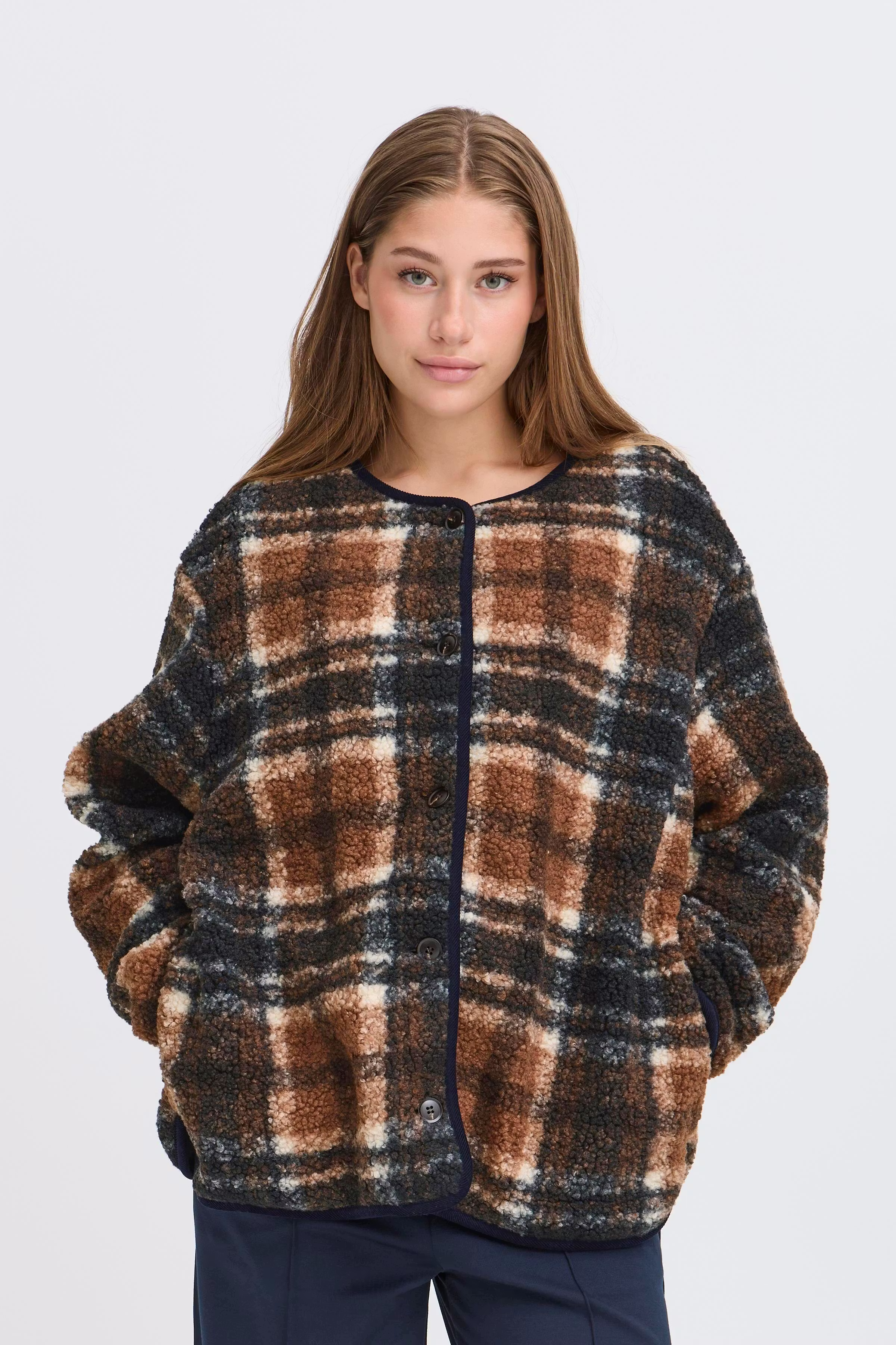 IHKOLIRA Ytterplagg LOOKBOOK FRONT 20124496-900001723