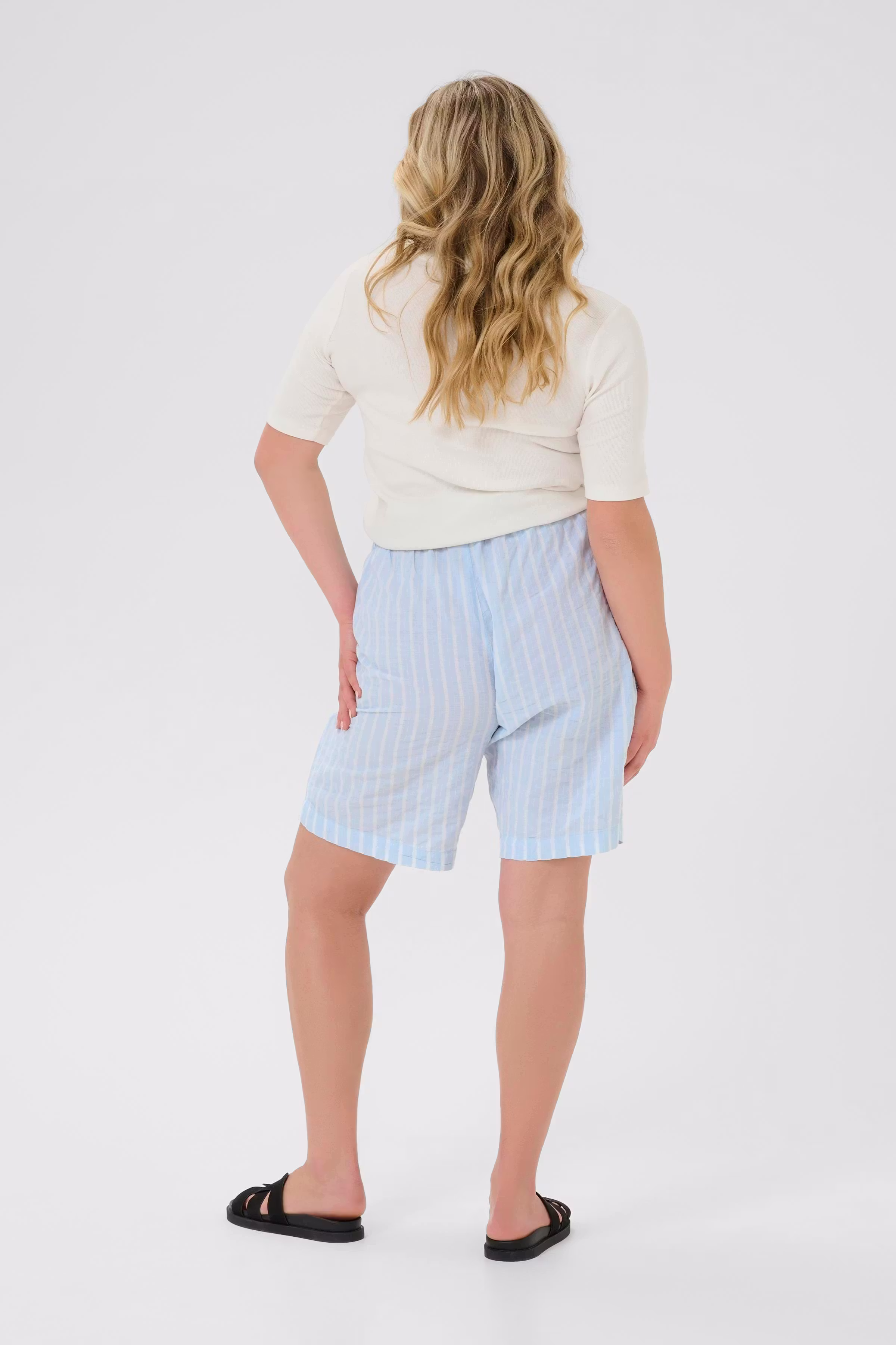 KCsira Shorts LOOKBOOK BACK 10583295-107492