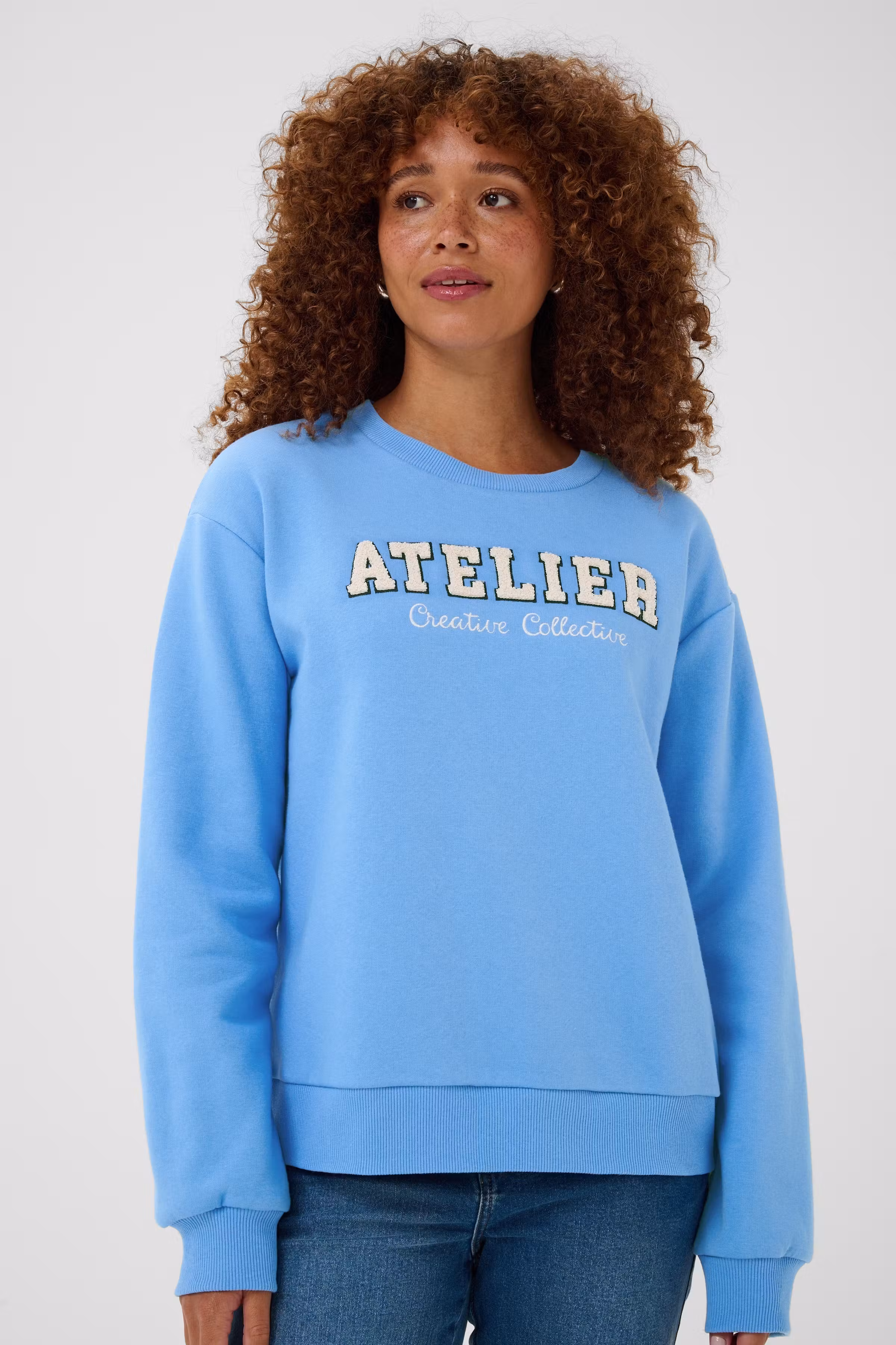 KAgisele Sweatshirt LOOKBOOK DETAIL 10512023-164032