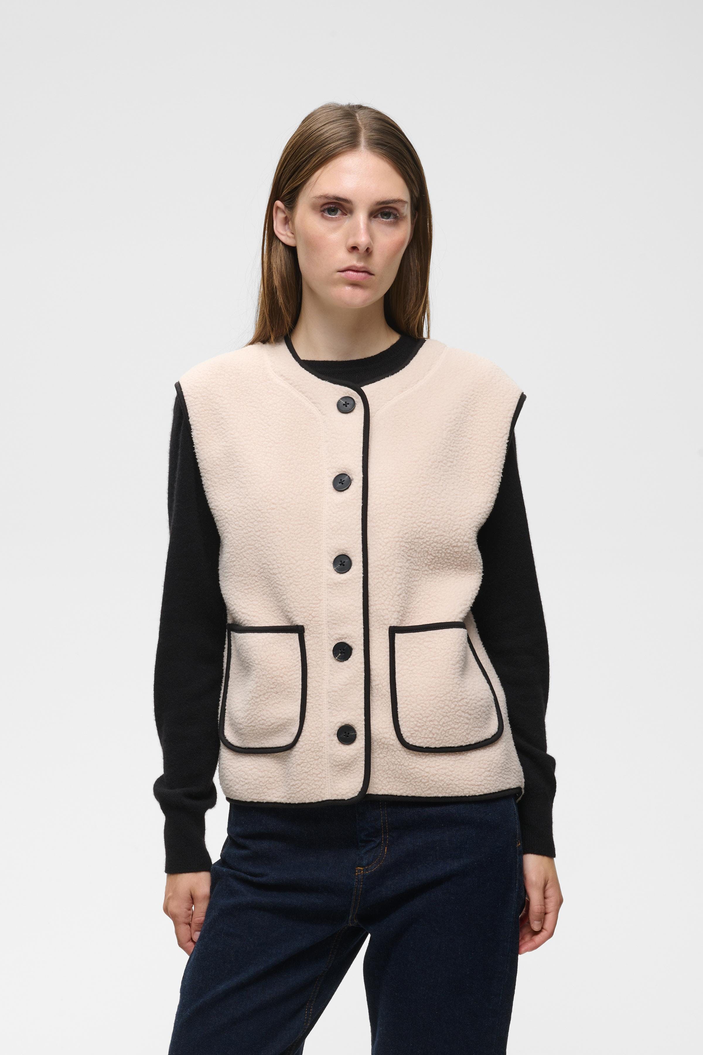 ABBINAIW Vest LOOKBOOK FRONT 30112872-130403