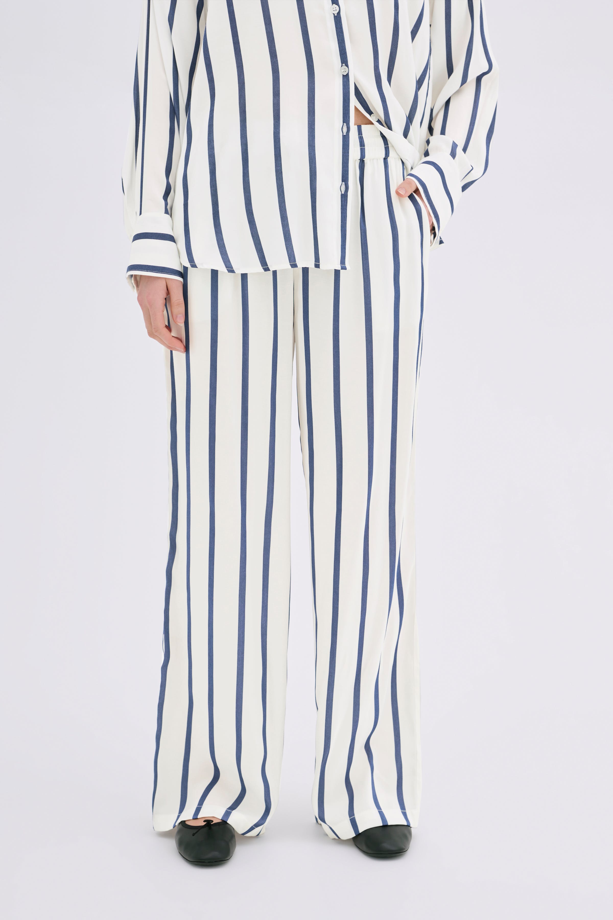 MiaMW Trousers LOOKBOOK FRONT 10704699-105564