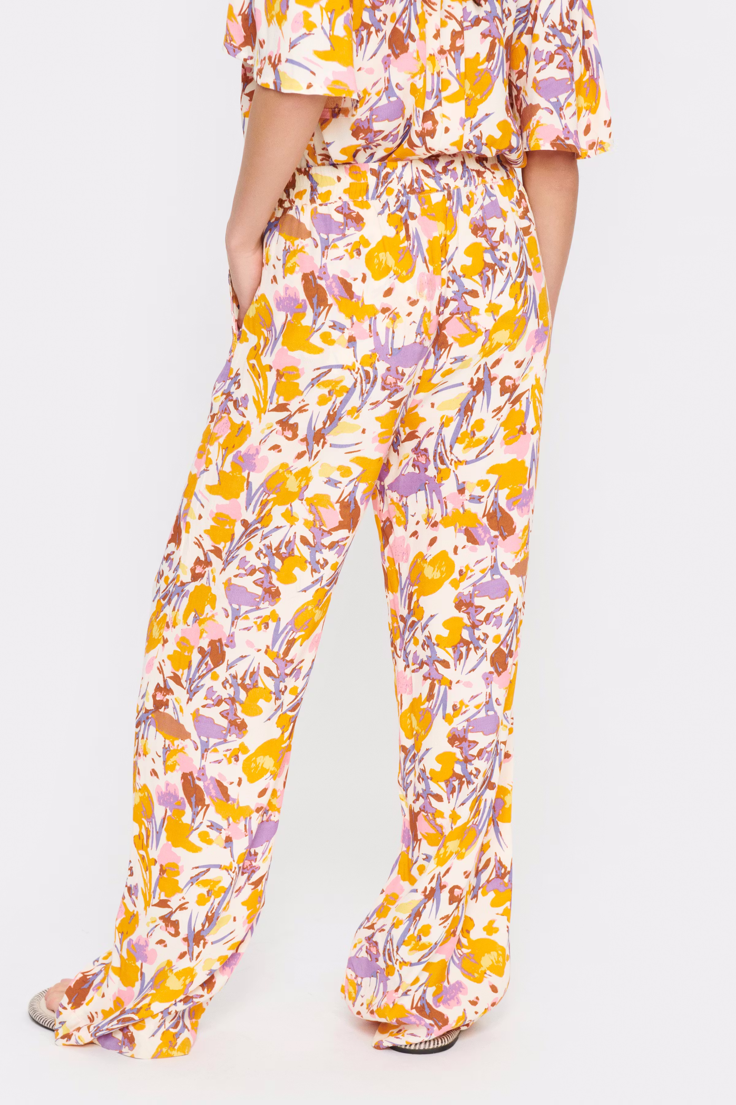 EikoSZ Trousers LOOKBOOK BACK 30513204-302854