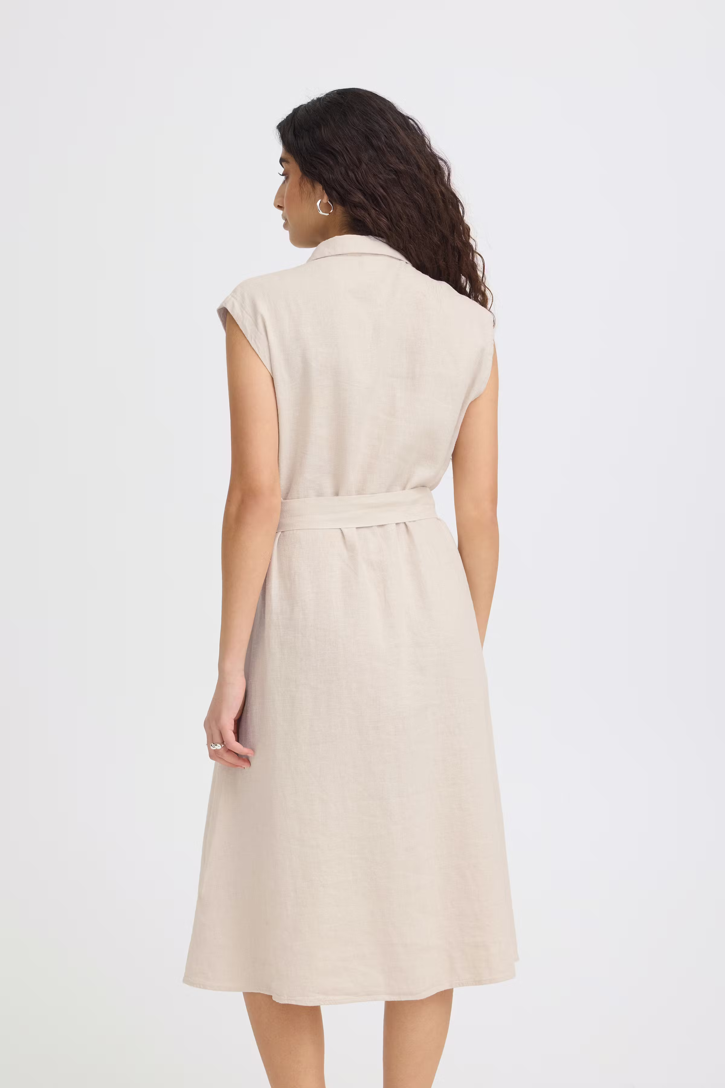 IHLINNO Kjole LOOKBOOK BACK 20122928-204424