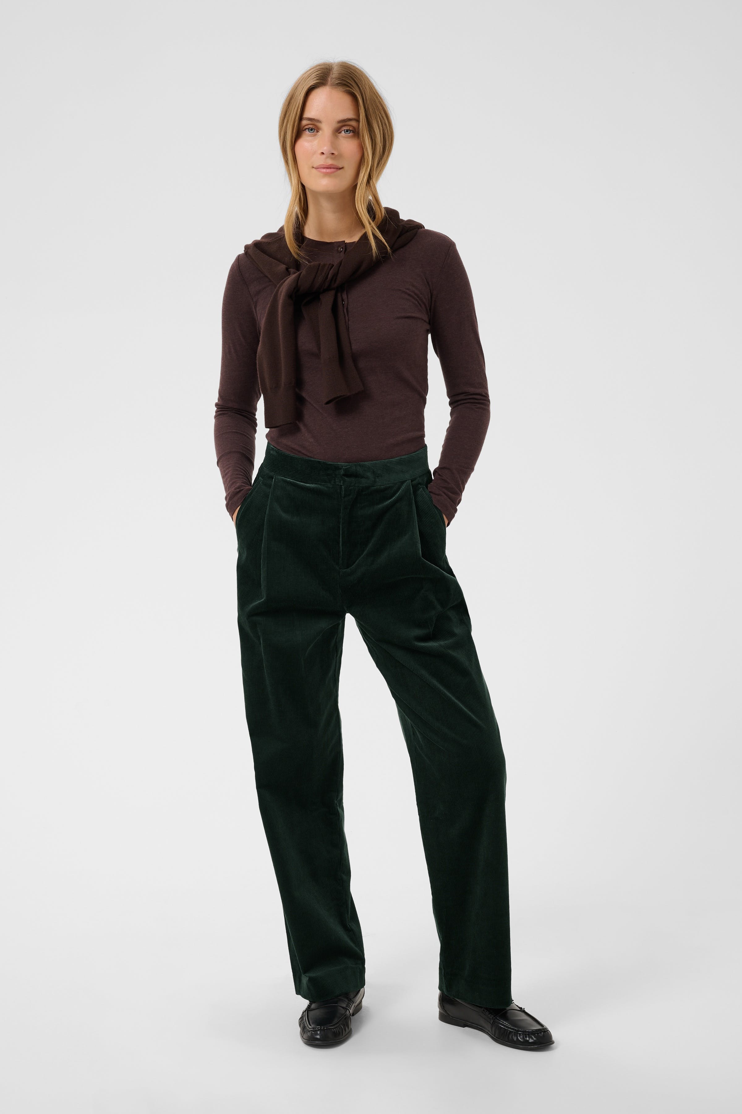 ColleenPW Hose LOOKBOOK FRONT 30310802-194906