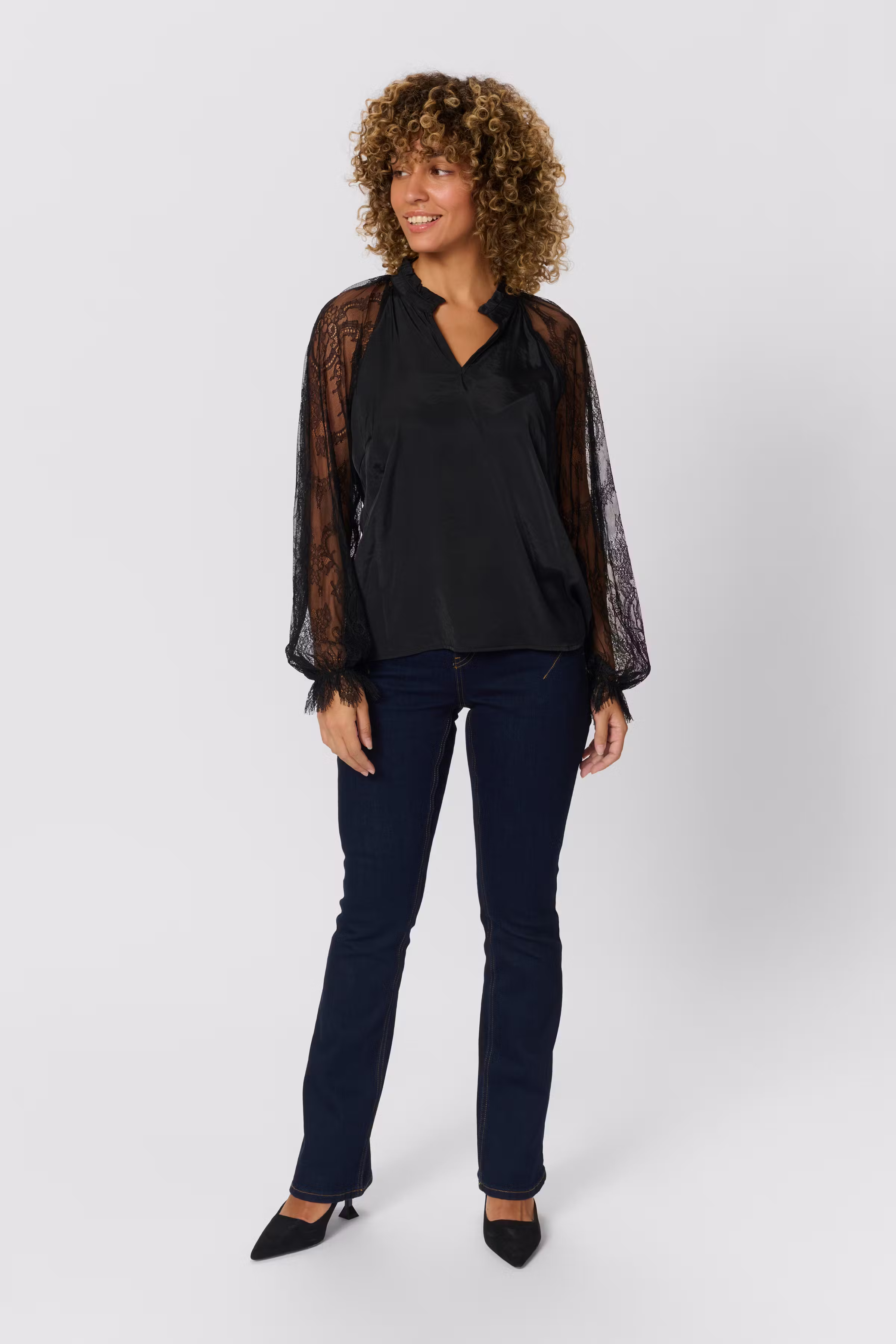 CRNola Blouse LOOKBOOK FRONT 10613306-100120