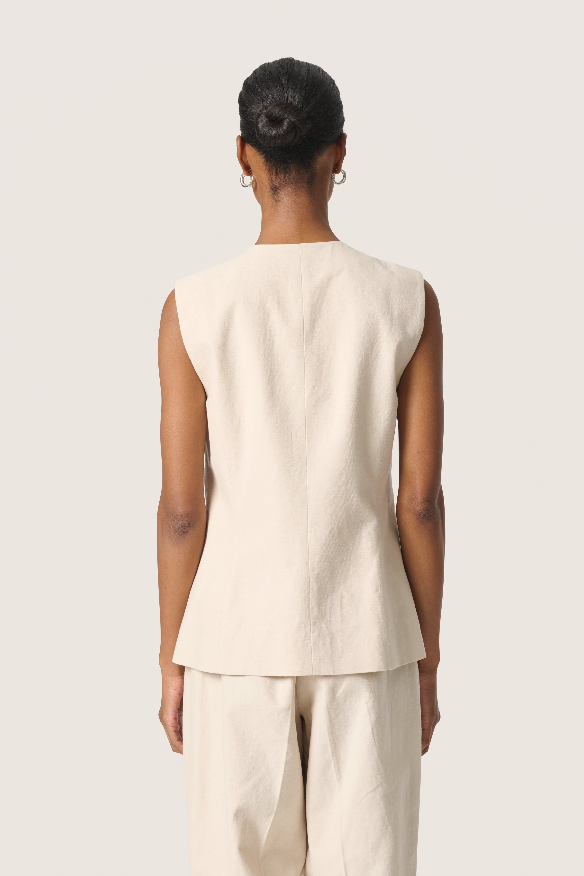 SLLinnena Linne Väst LOOKBOOK BACK 30408109-130404