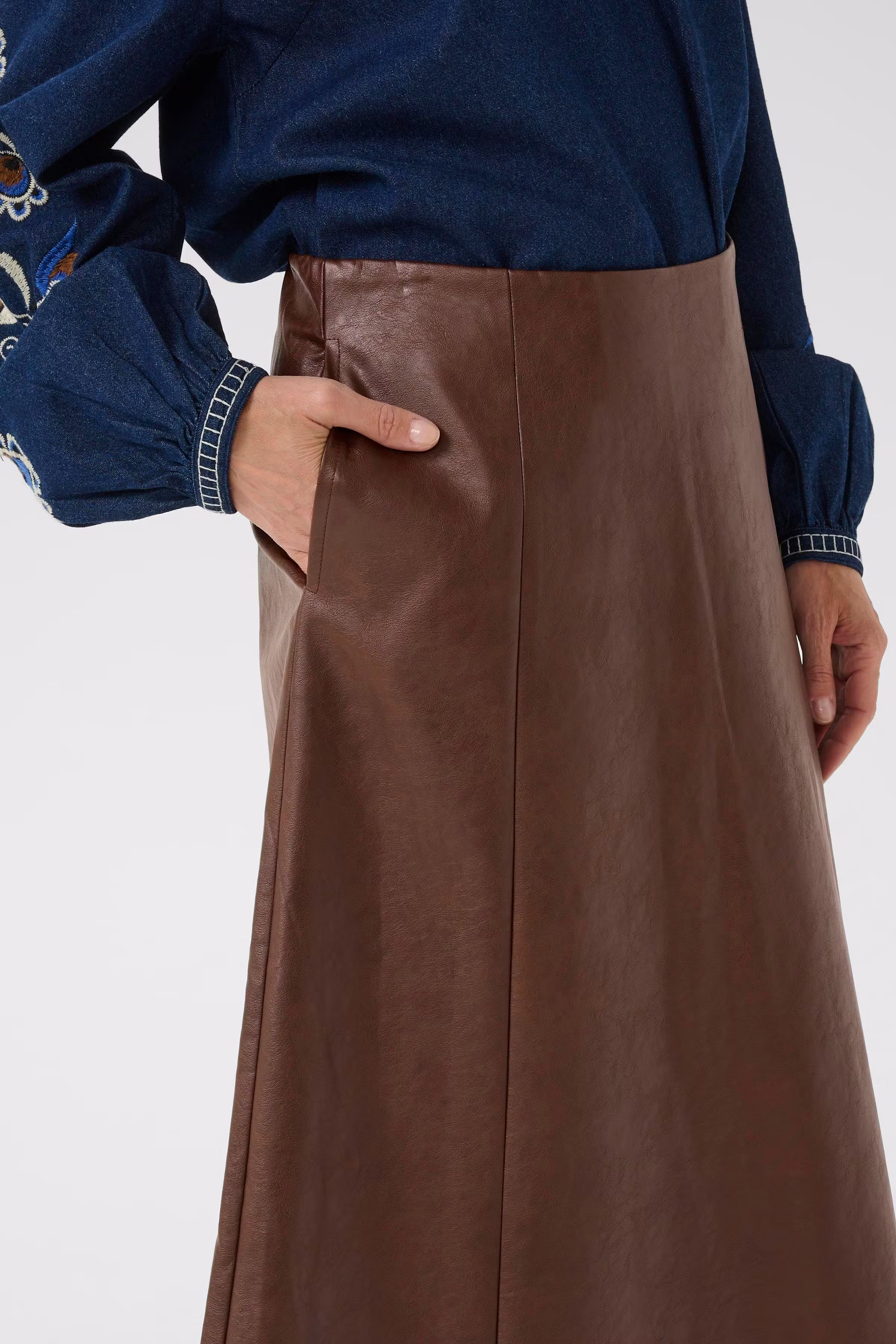 CRPaloma Skirt LOOKBOOK DETAIL 10614242-108276