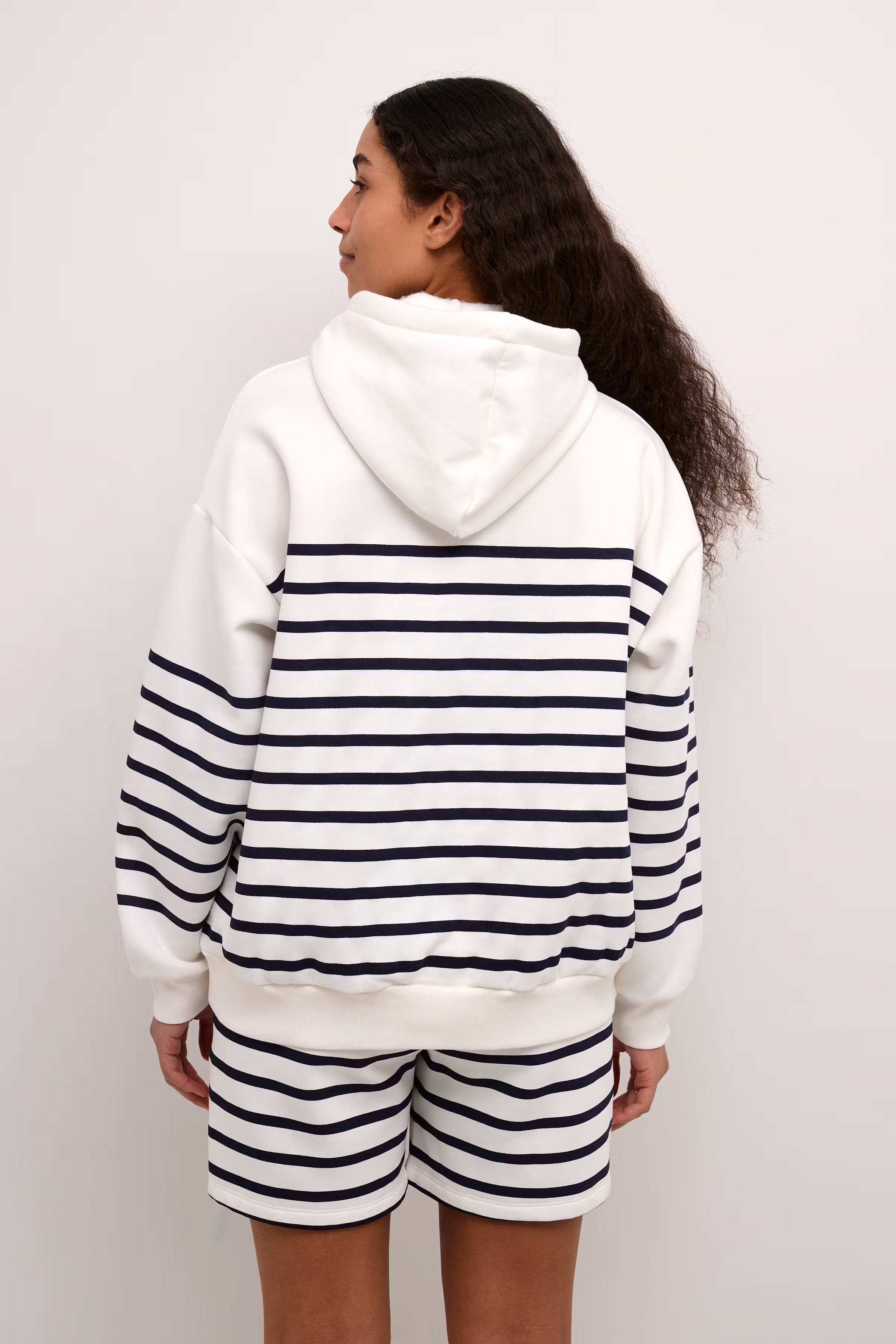 CUsaila Sweatshirt LOOKBOOK BACK 50111009-500013