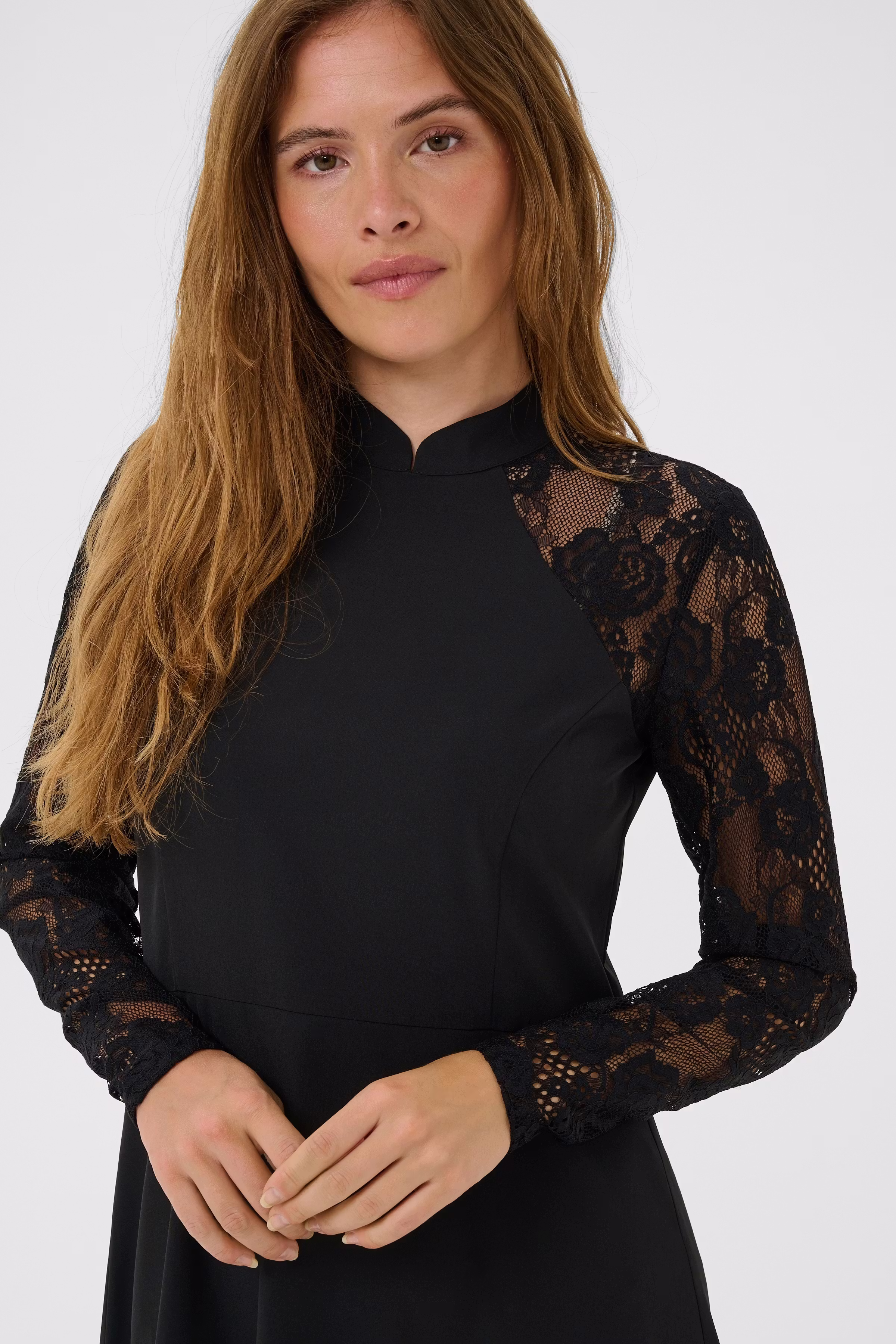 CUpiona Kleid mit Spitzendetails LOOKBOOK DETAIL 50112655-500012