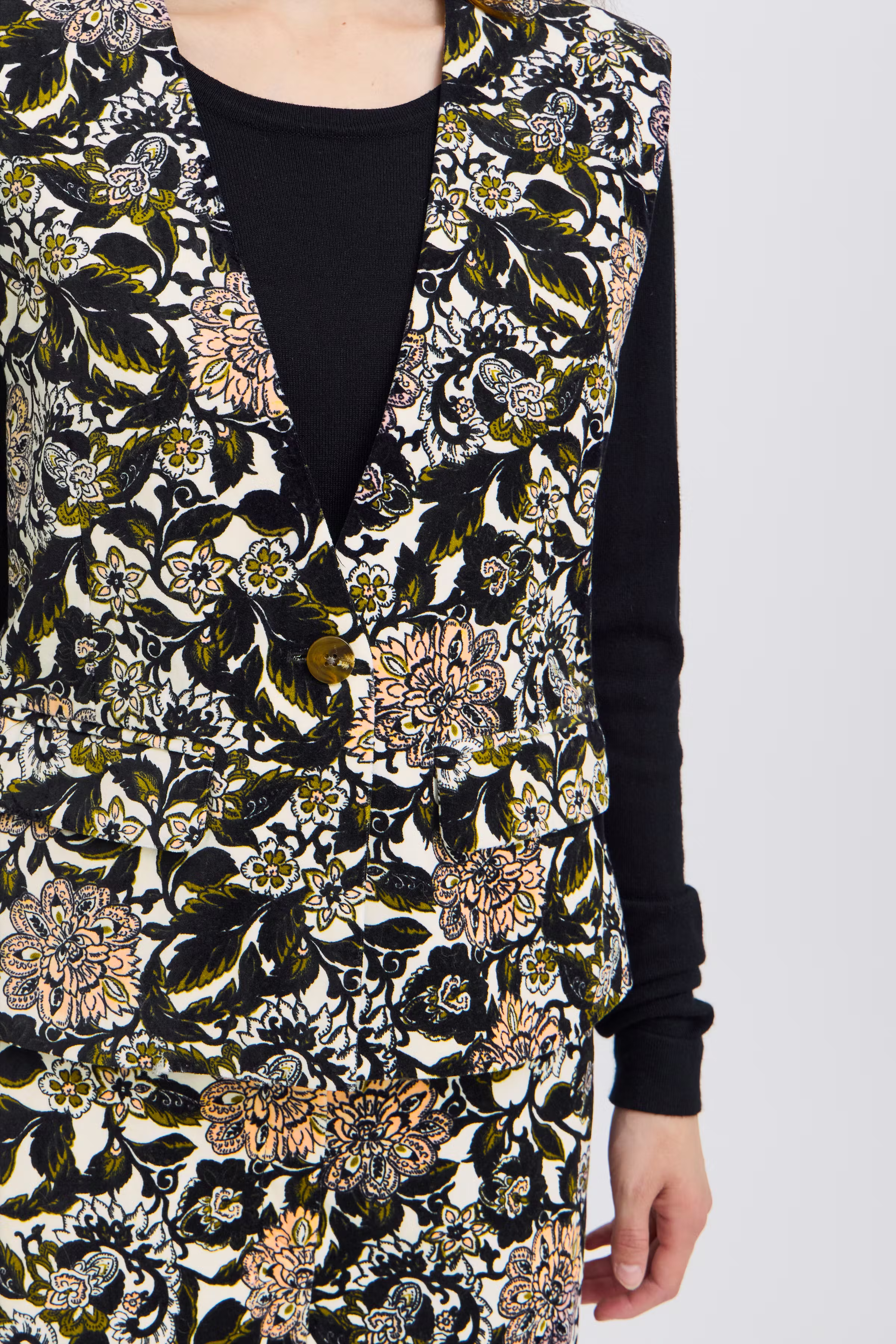 IRVELVA Weste LOOKBOOK DETAIL 20121621-203454