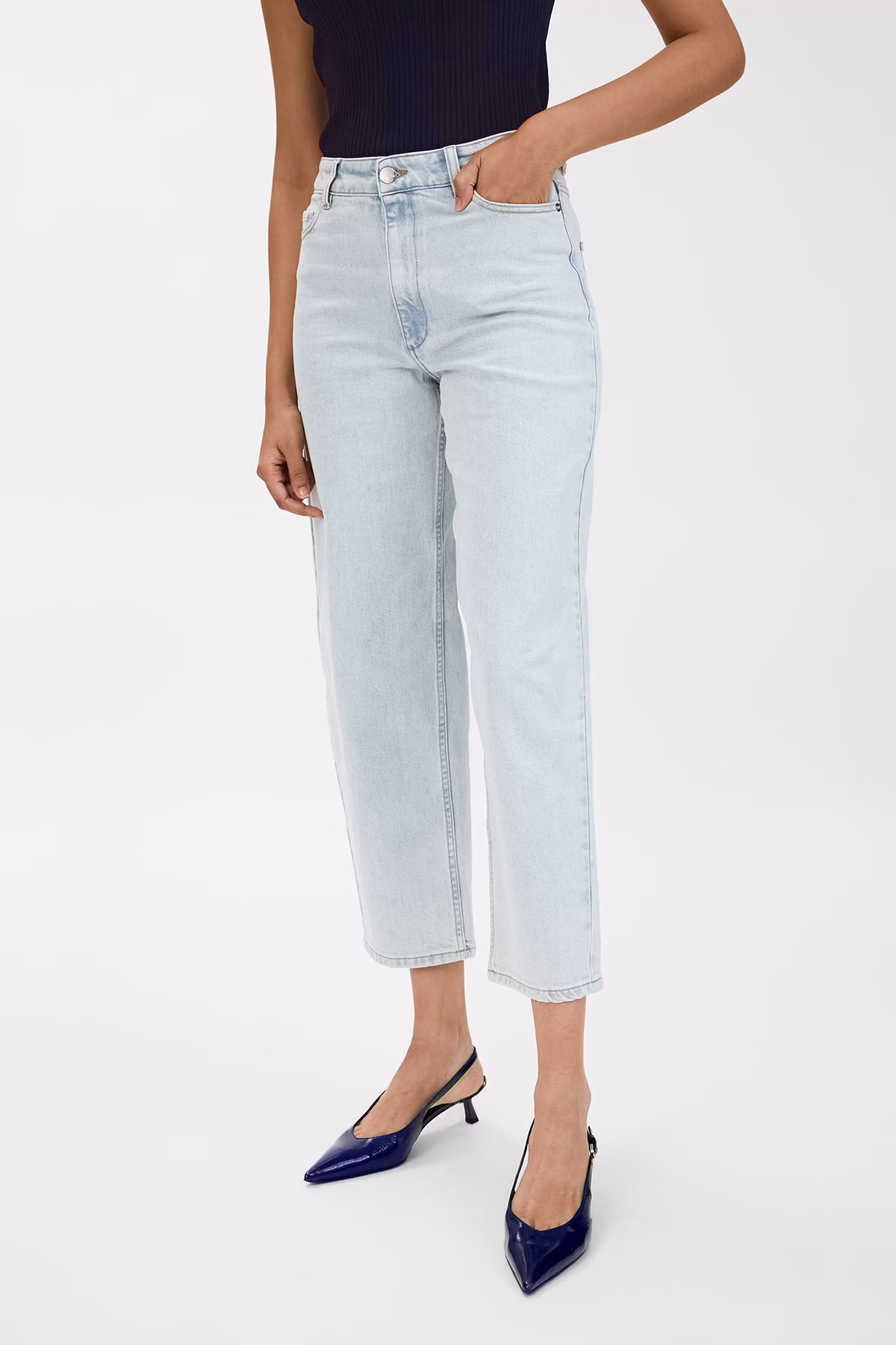 IOPETRA JEANS LOOKBOOK FRONT 30600612-BL806