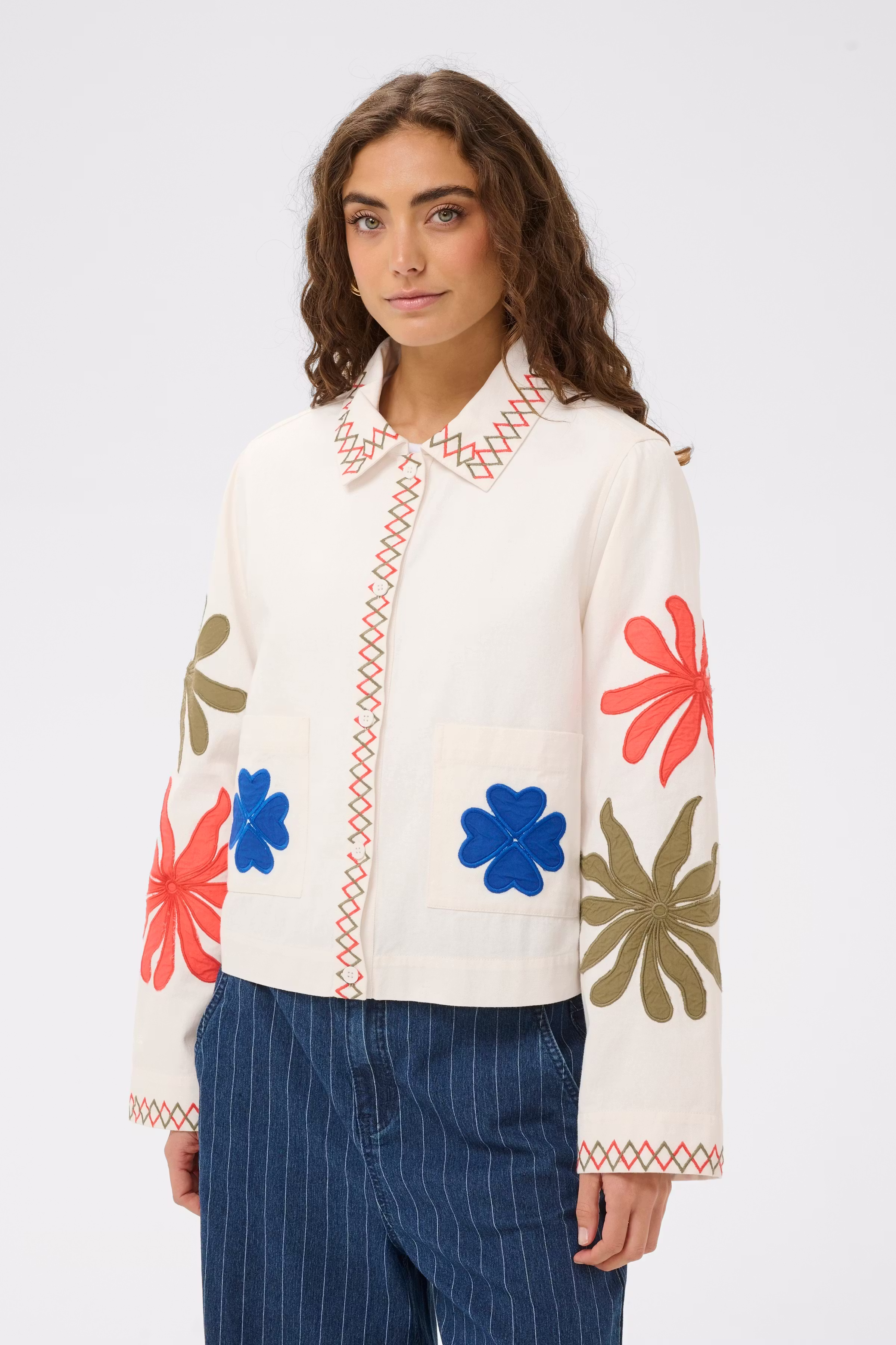CUchrestella Casual jakke med broderi LOOKBOOK FRONT 50113182-500013