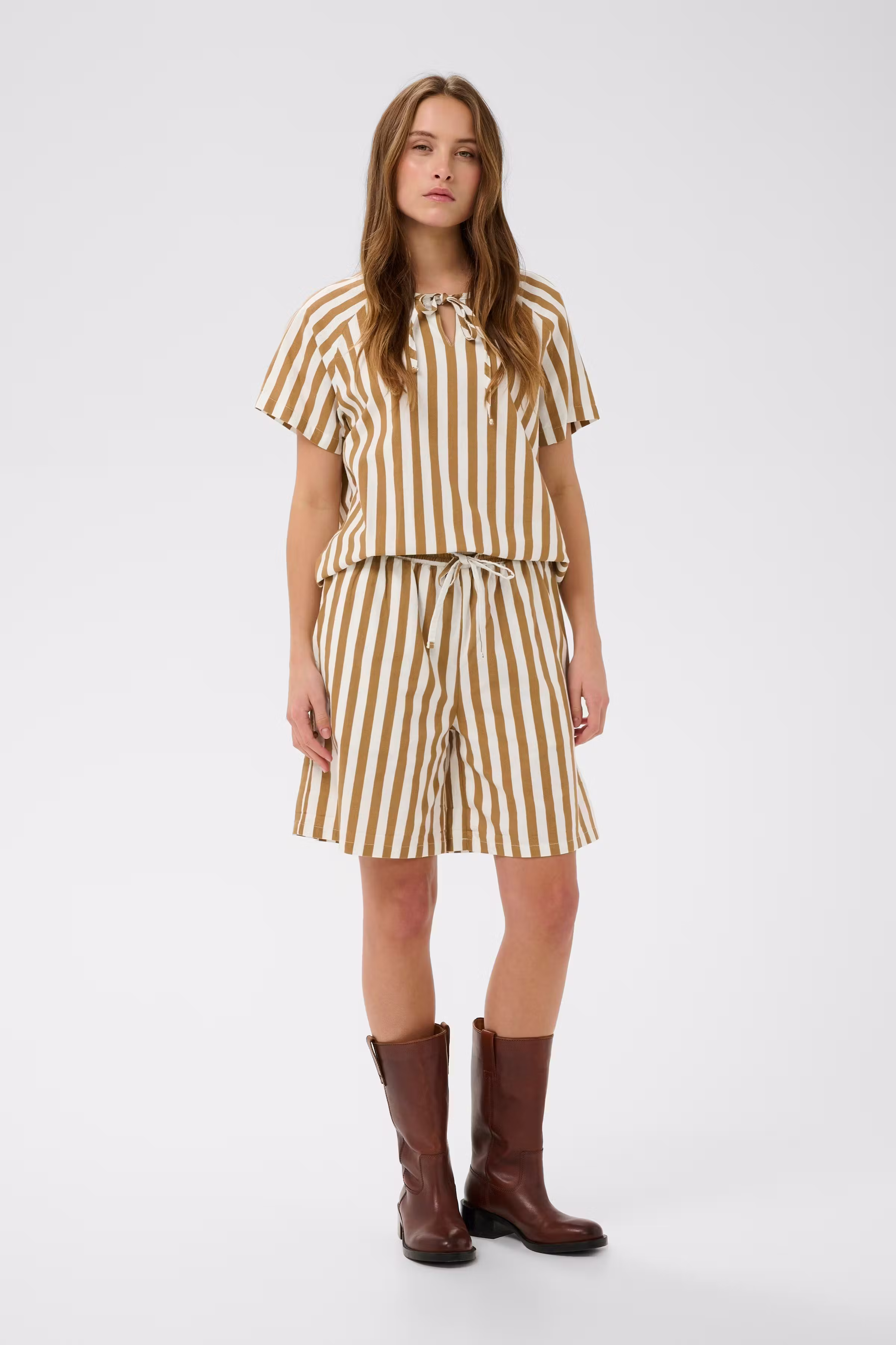 ZalindaSZ Shorts LOOKBOOK FRONT 30513817-304722